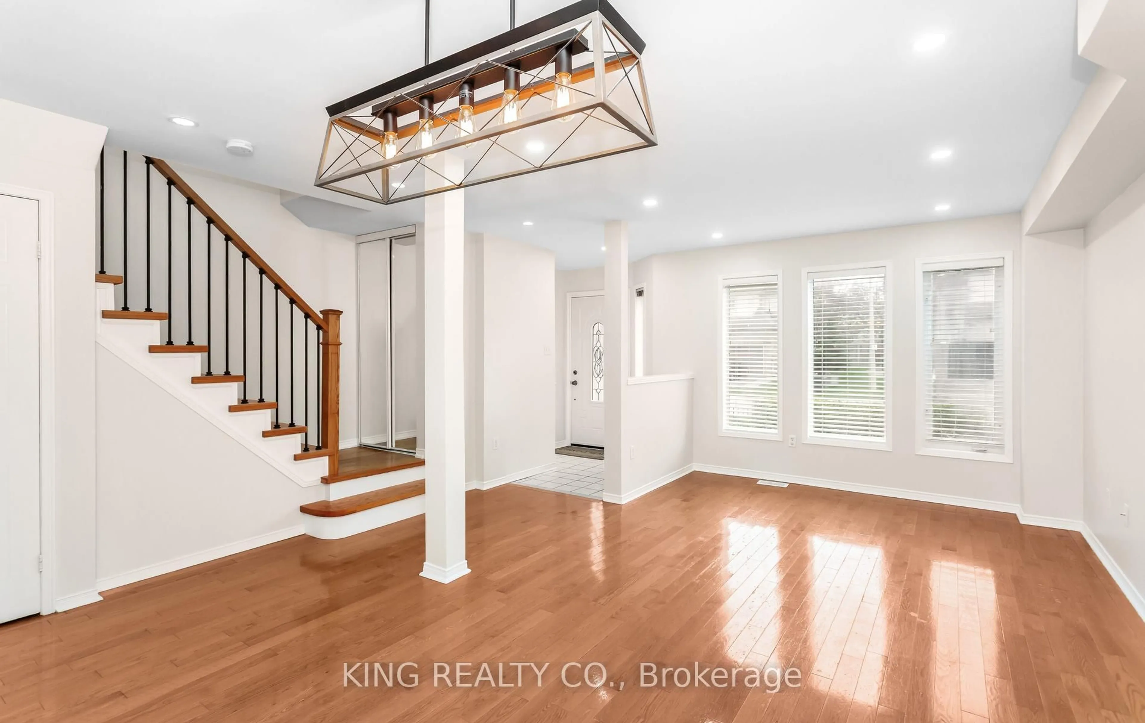 Indoor entryway for 1240 Westview Terr #1, Oakville Ontario L6M 3M4