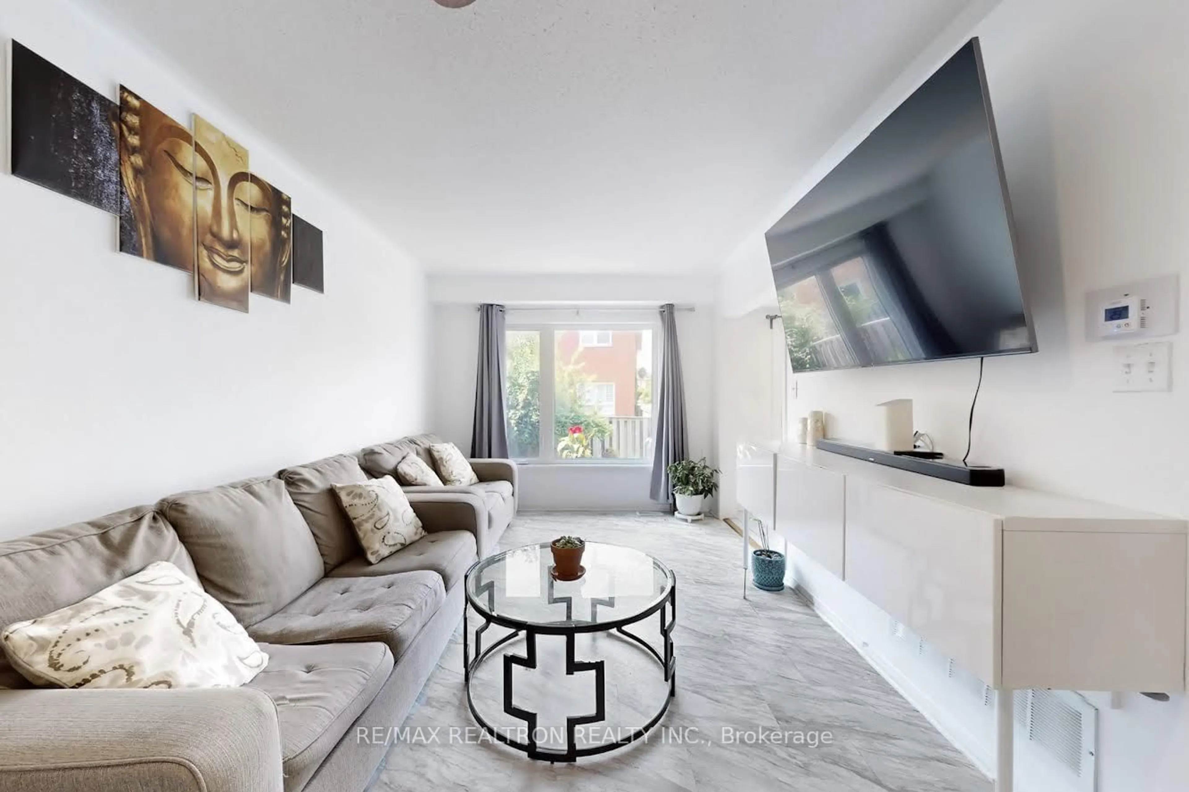 Living room with furniture, unknown for 878 Delgado Dr, Mississauga Ontario L5V 2S4
