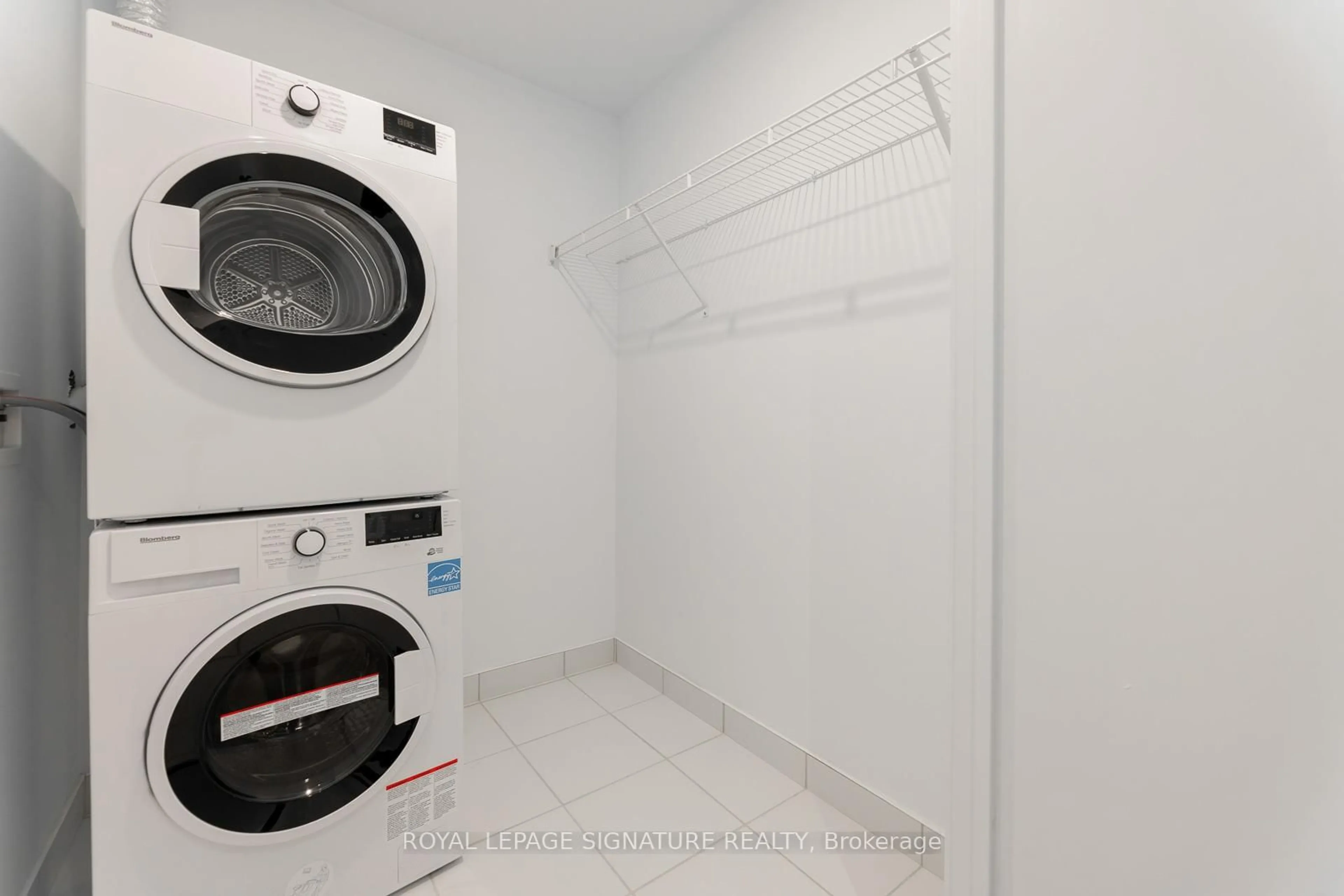 Laundry room for 28 Ann St #717, Mississauga Ontario L5G 0E1