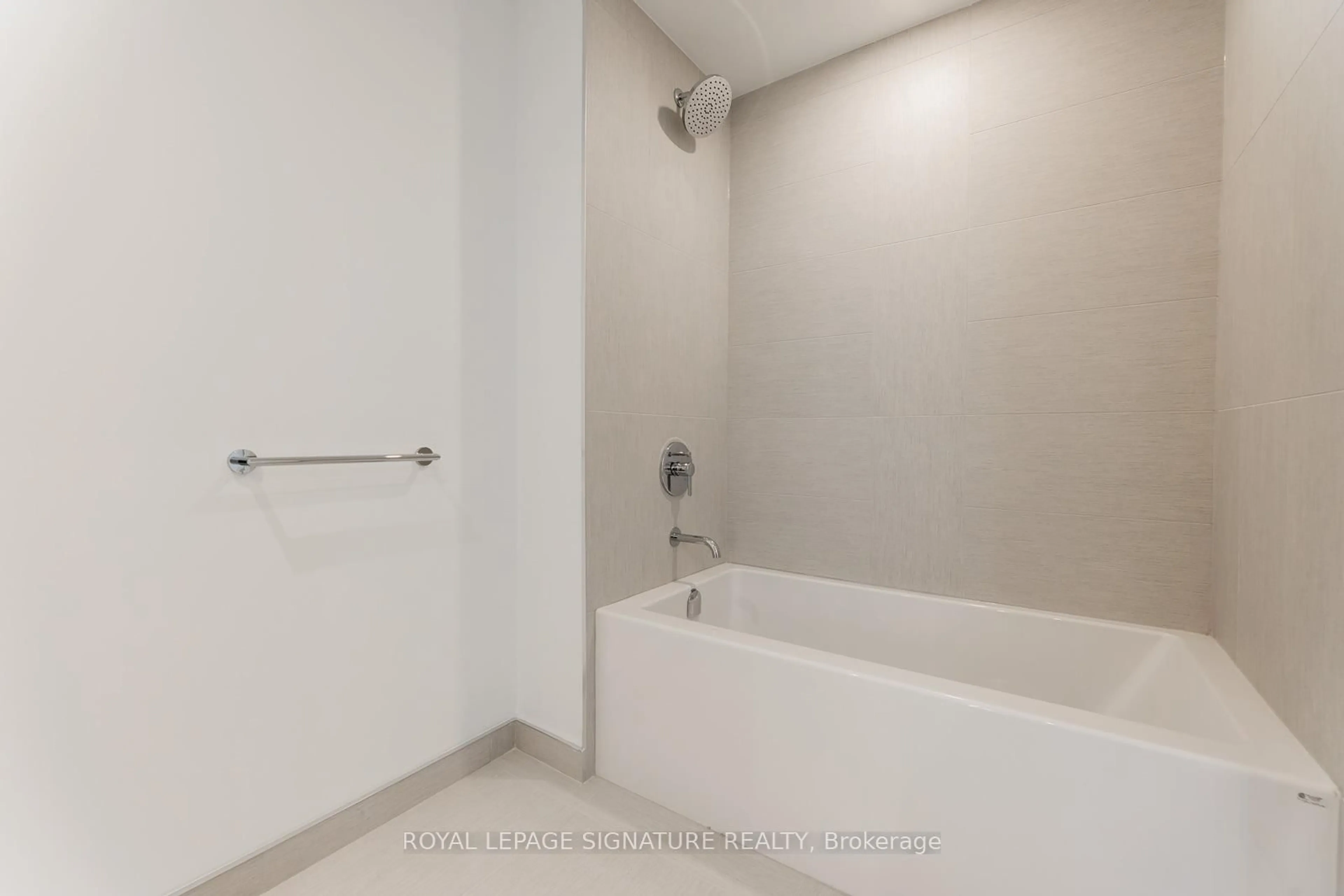 A pic of a room for 28 Ann St #717, Mississauga Ontario L5G 0E1
