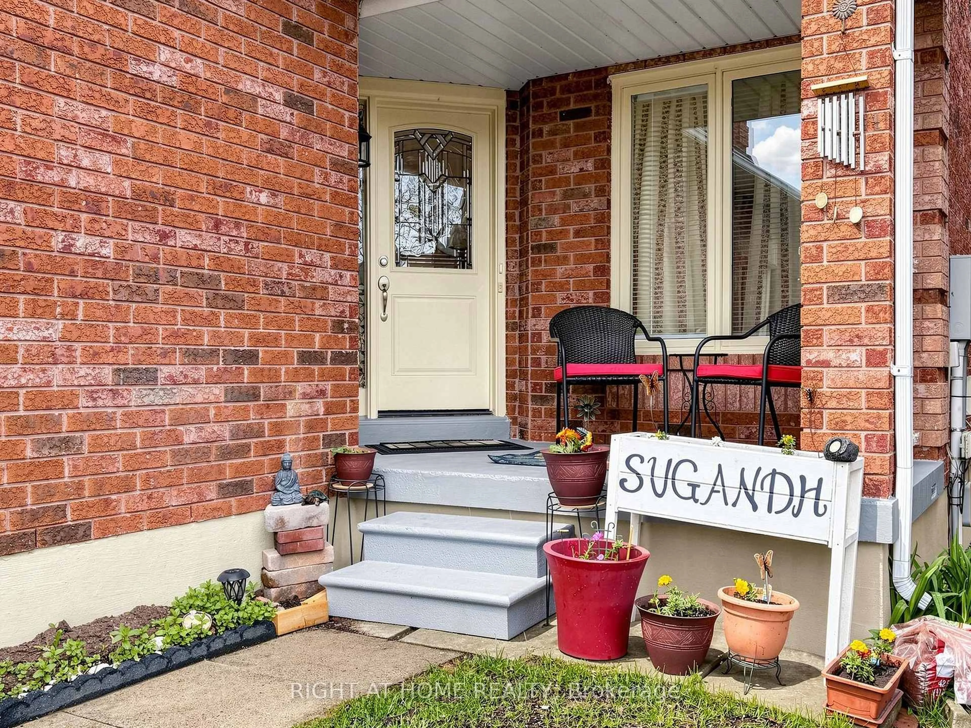 Indoor entryway for 3815 Althorpe Circ, Mississauga Ontario L5N 7G3