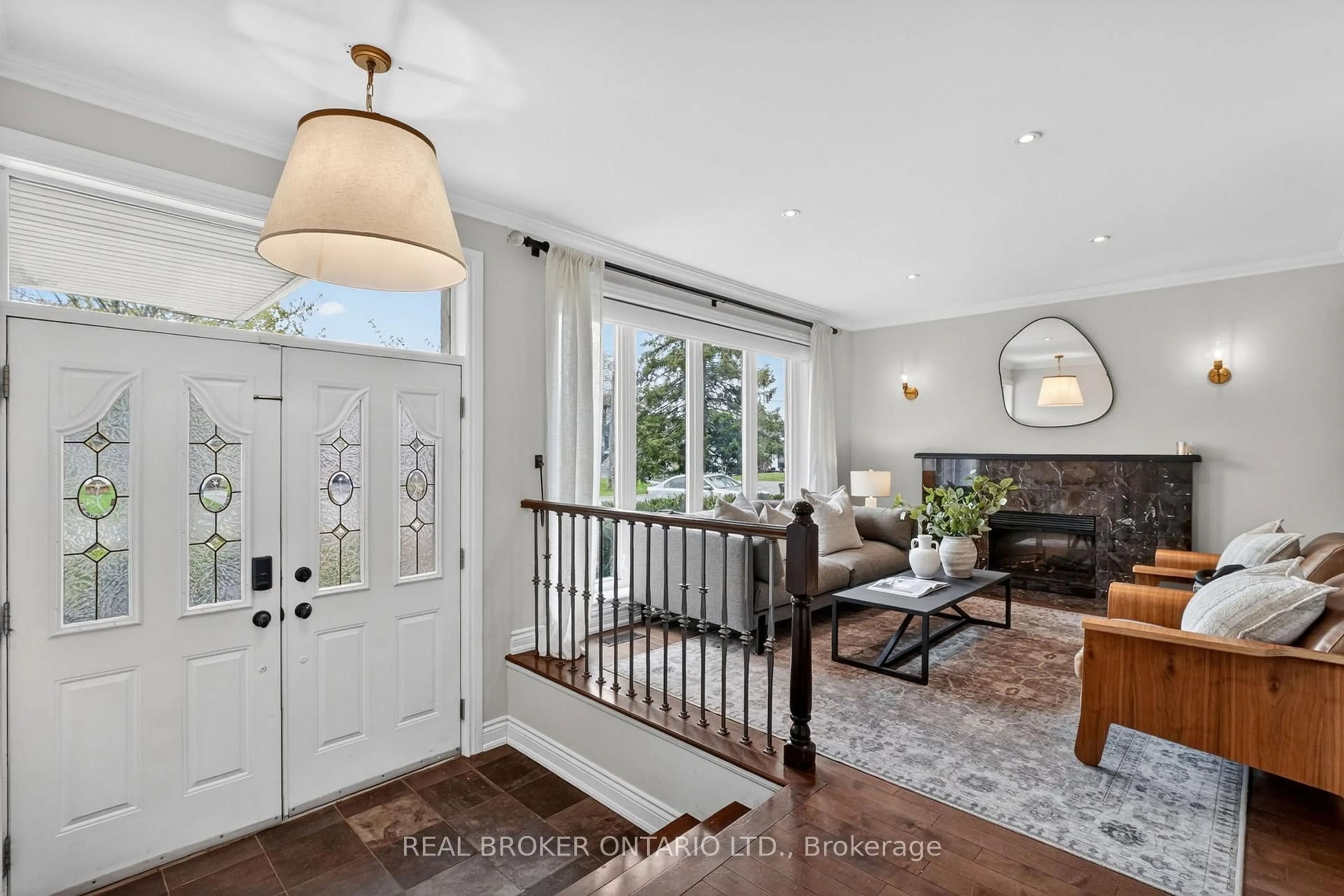Indoor entryway for 72 Morgon Ave, Mississauga Ontario L5M 2A5