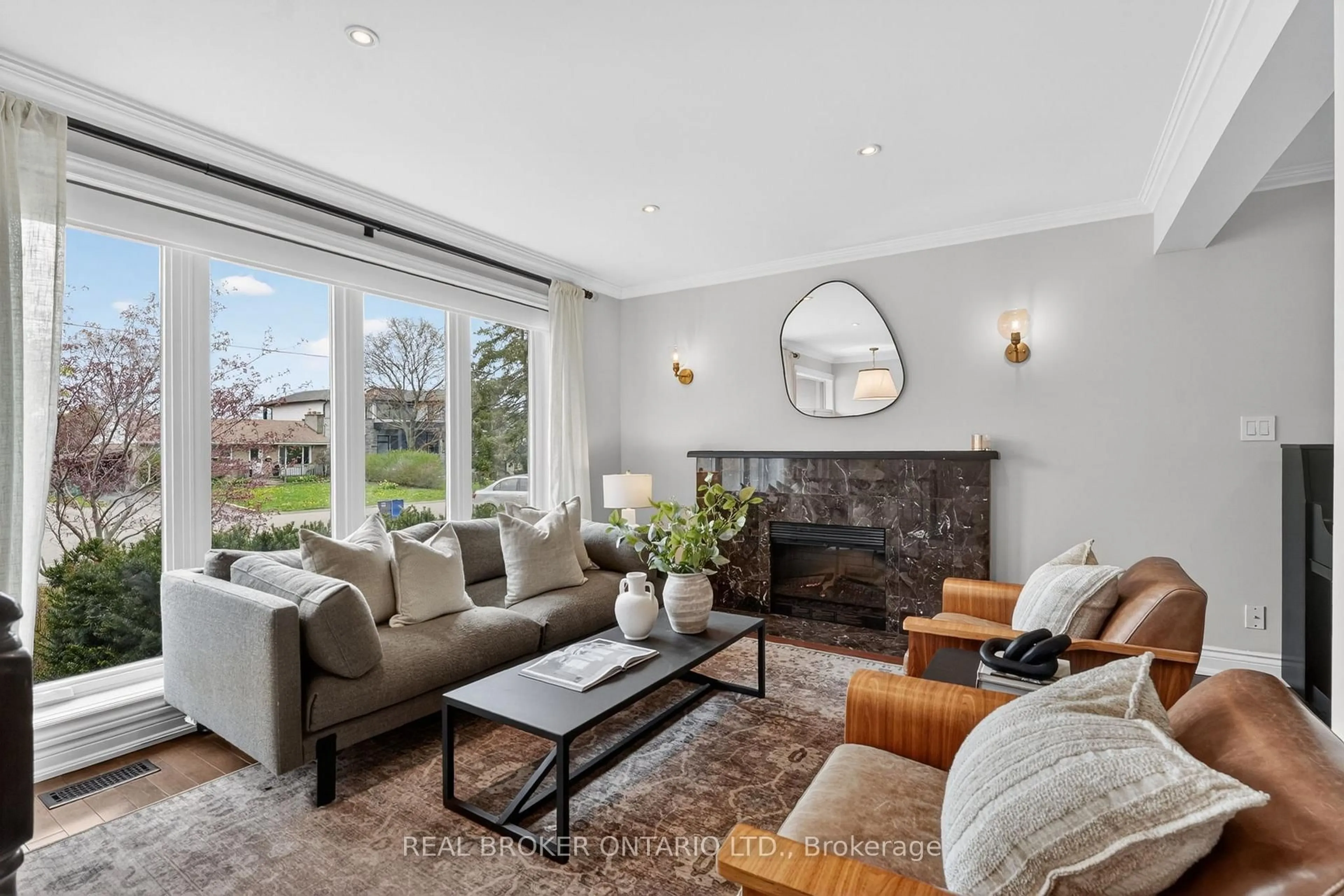 Living room with furniture, unknown for 72 Morgon Ave, Mississauga Ontario L5M 2A5