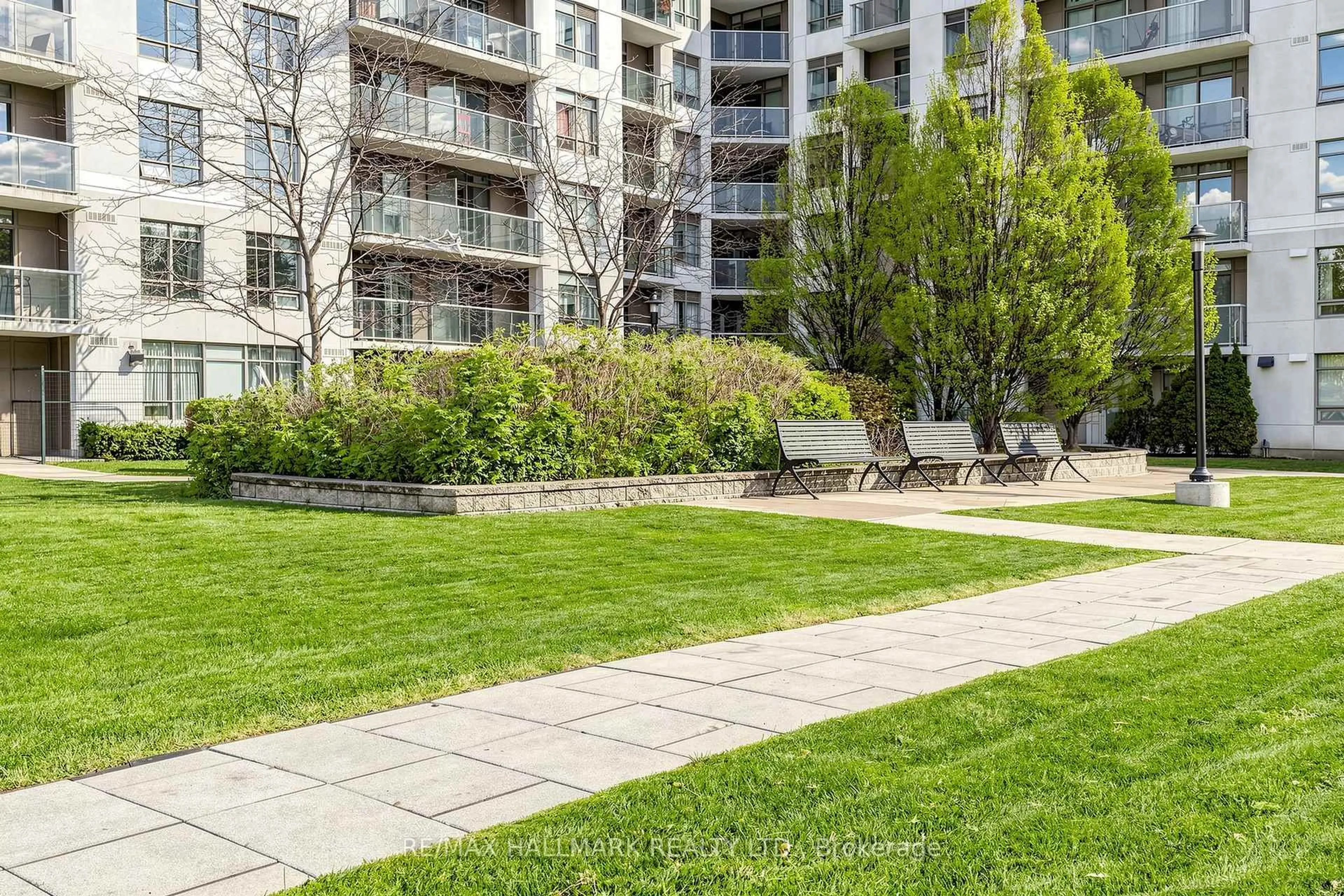 Patio, street for 812 Lansdowne Ave #1119, Toronto Ontario M6H 4K5