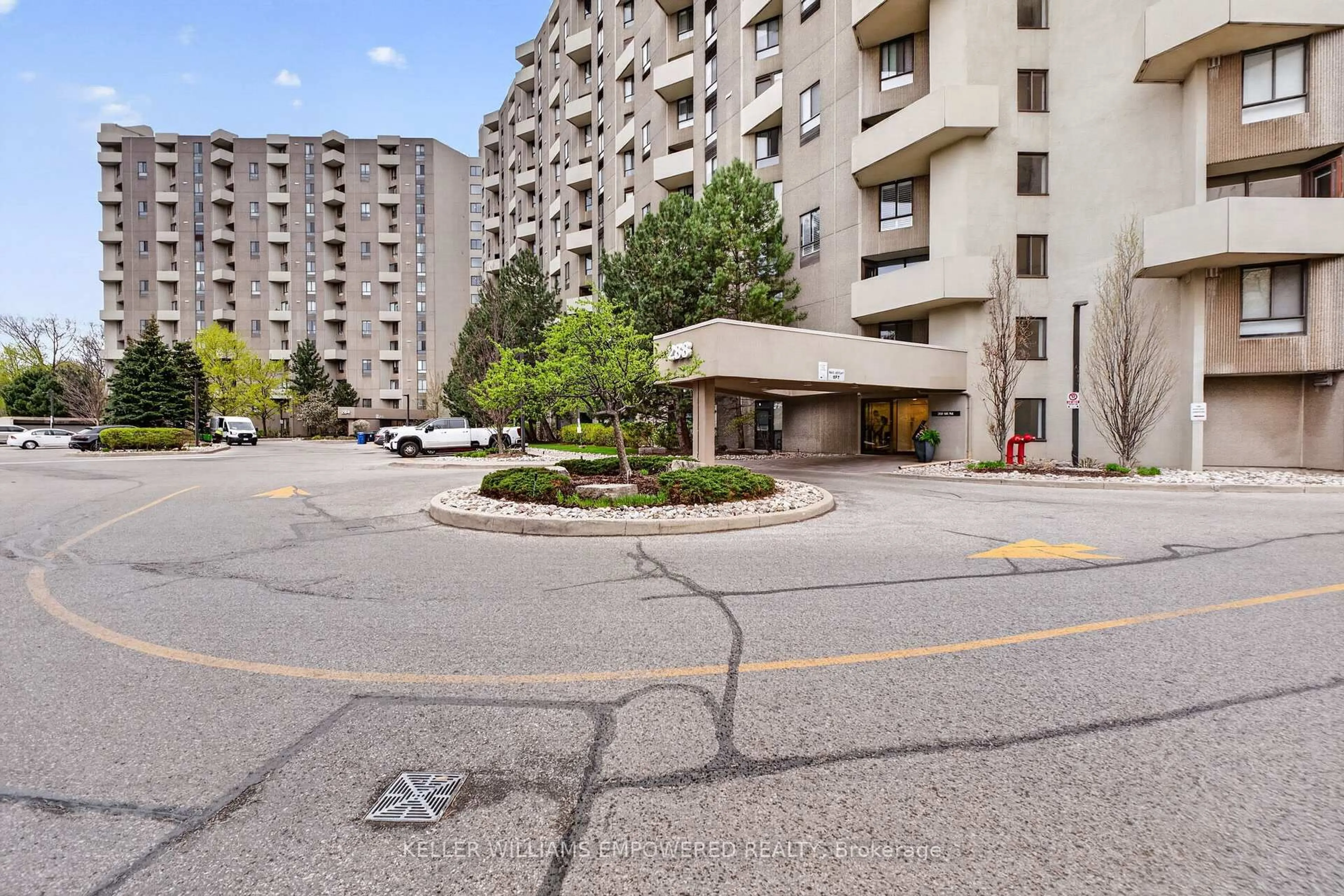 Patio, street for 284 Mill Rd #C2, Toronto Ontario M9C 4W6