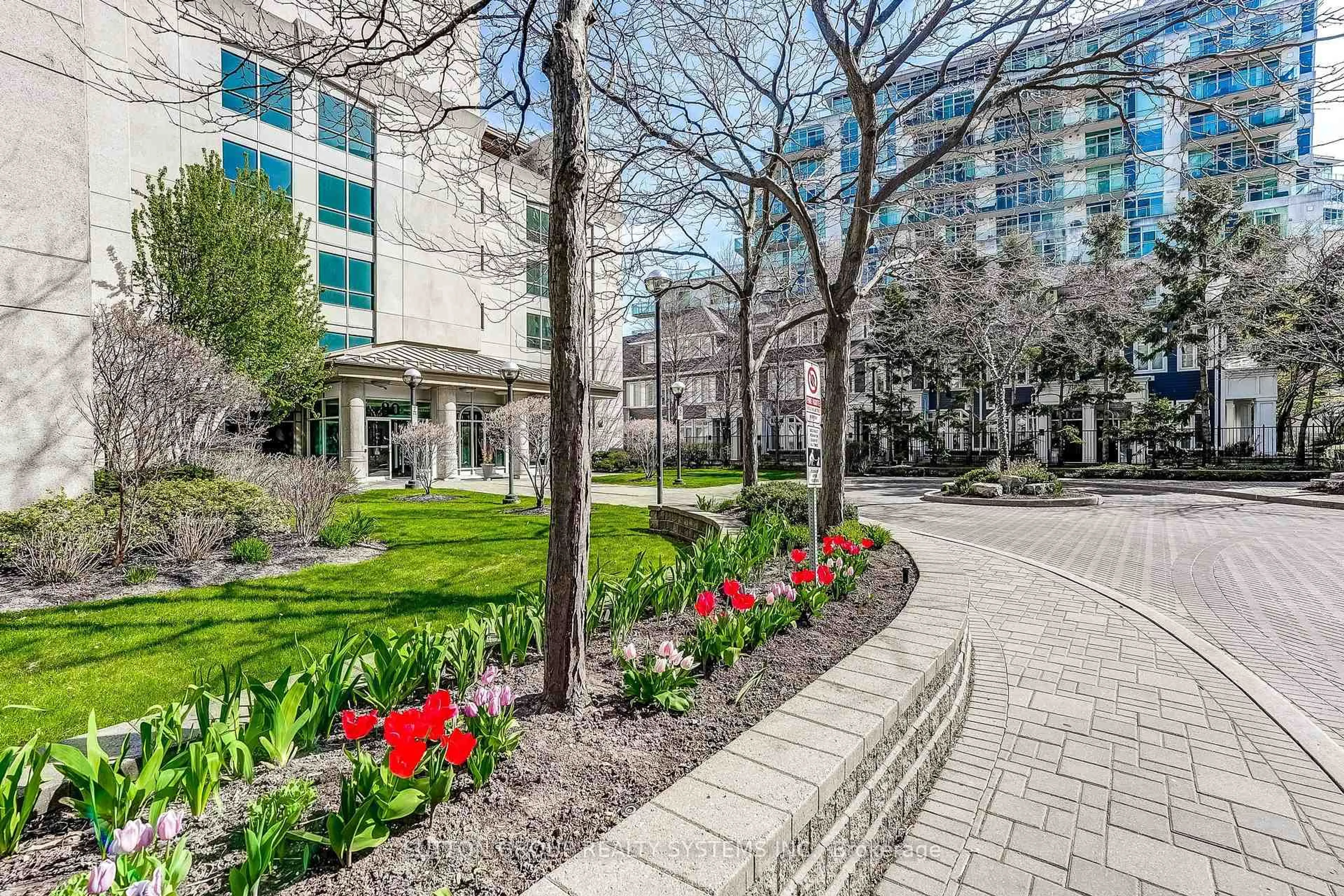 Patio, street for 80 Palace Pier Crt #404, Toronto Ontario M8V 4C1
