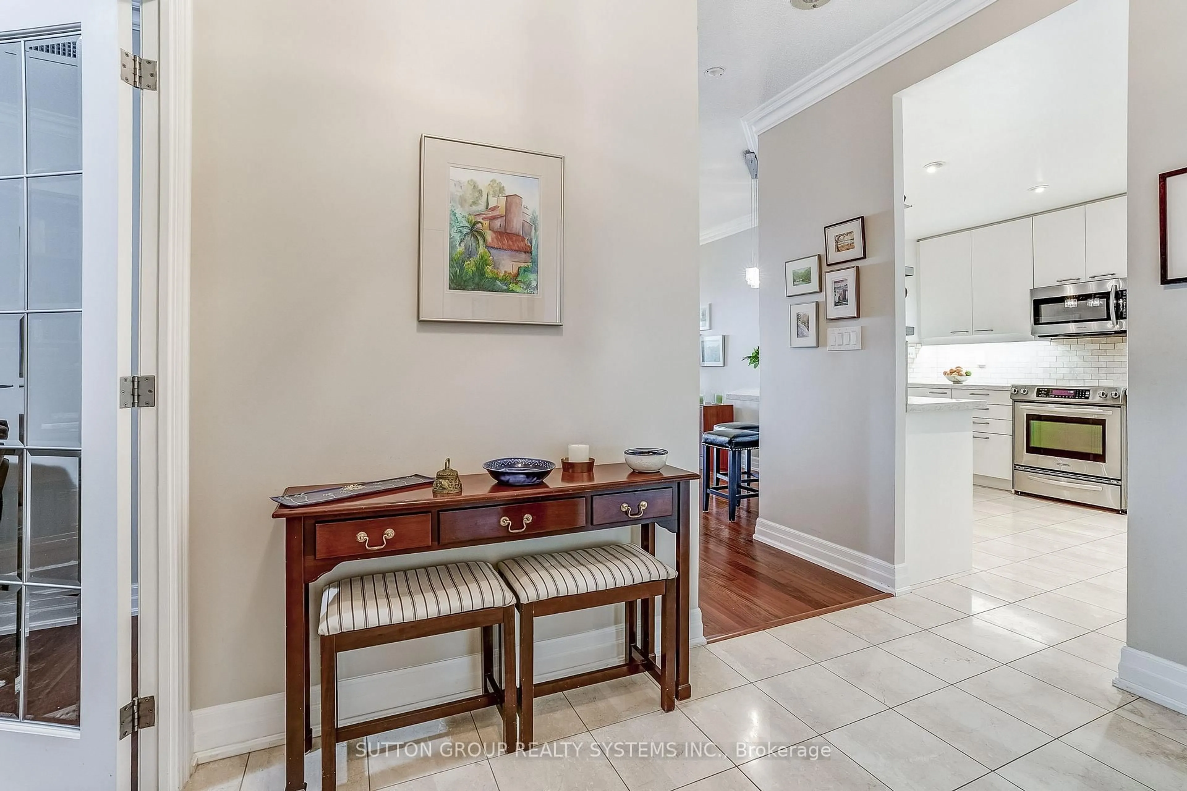 Indoor entryway for 80 Palace Pier Crt #404, Toronto Ontario M8V 4C1