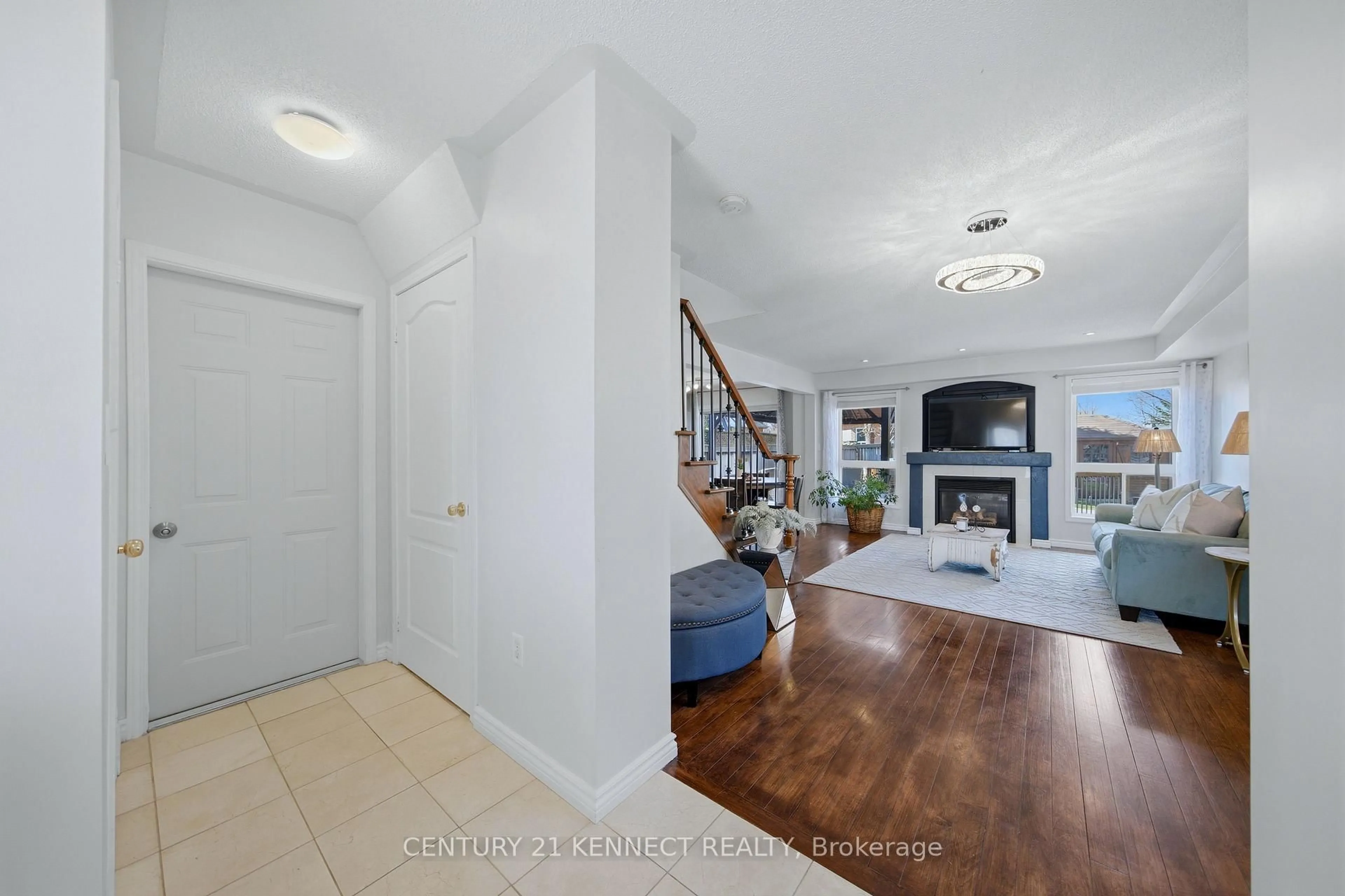 Indoor entryway for 1644 Samuelson Circ, Mississauga Ontario L5N 7Z7