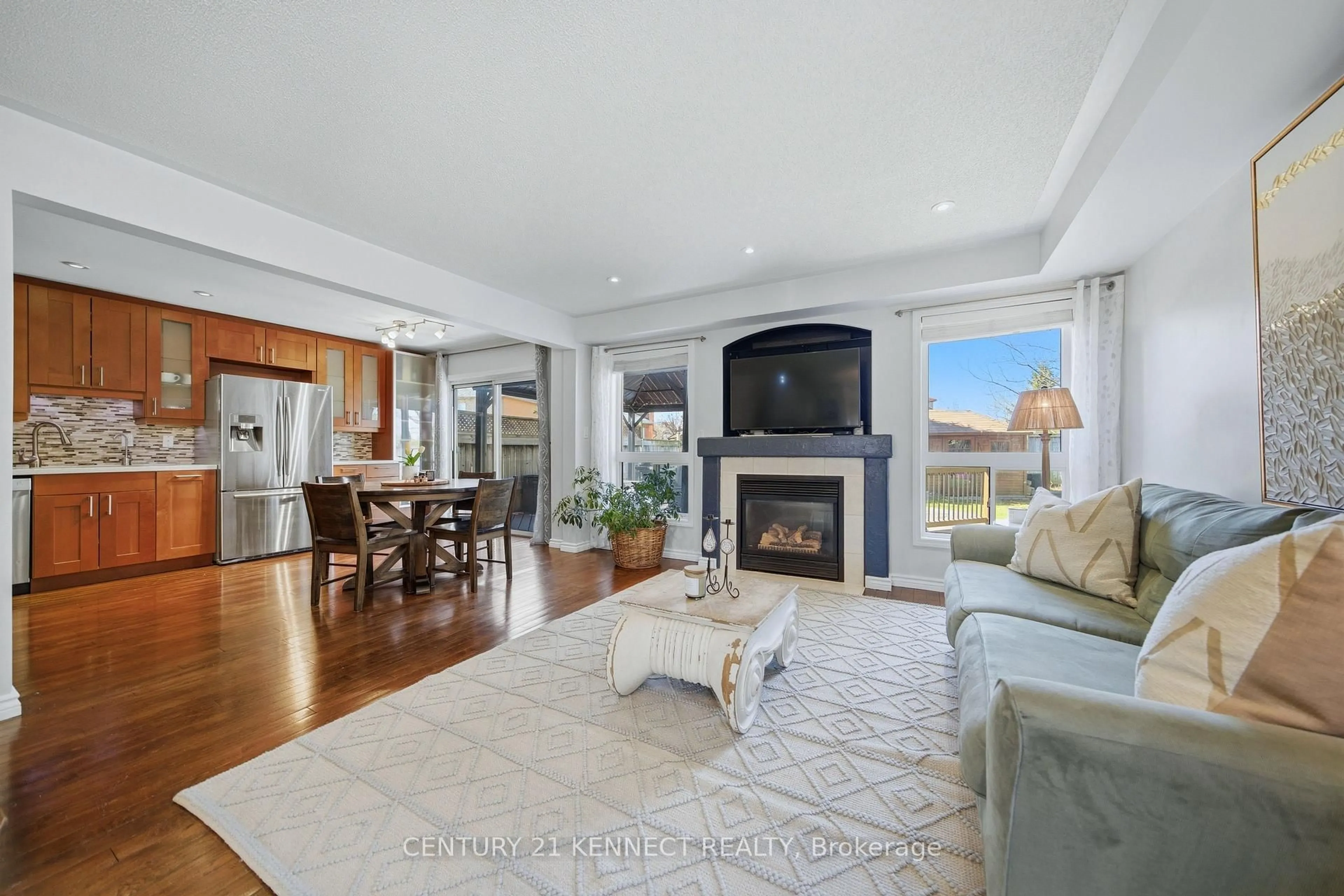 Living room with furniture, unknown for 1644 Samuelson Circ, Mississauga Ontario L5N 7Z7