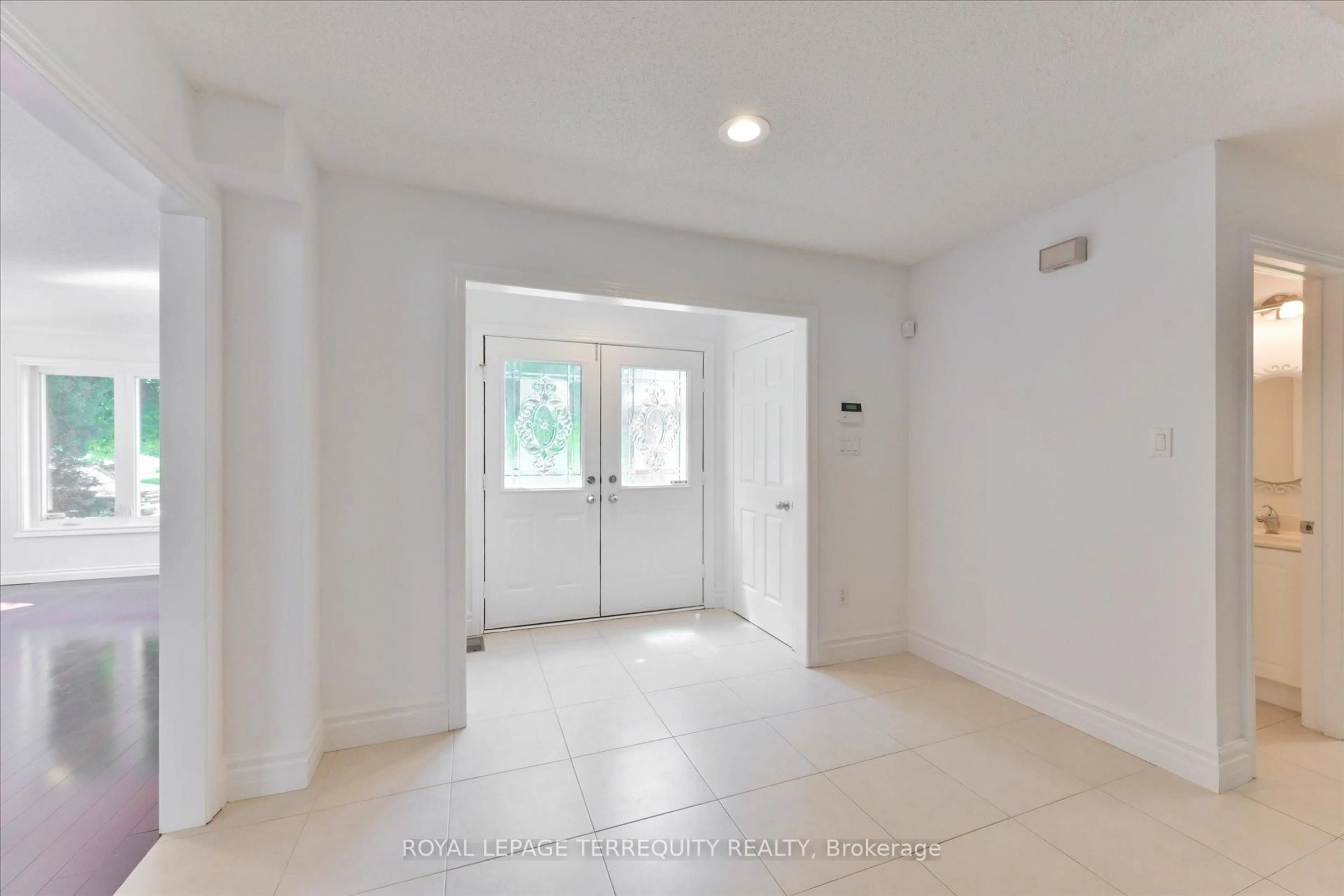 Unknown for 2216 Dunvegan Ave, Oakville Ontario L6J 6P7