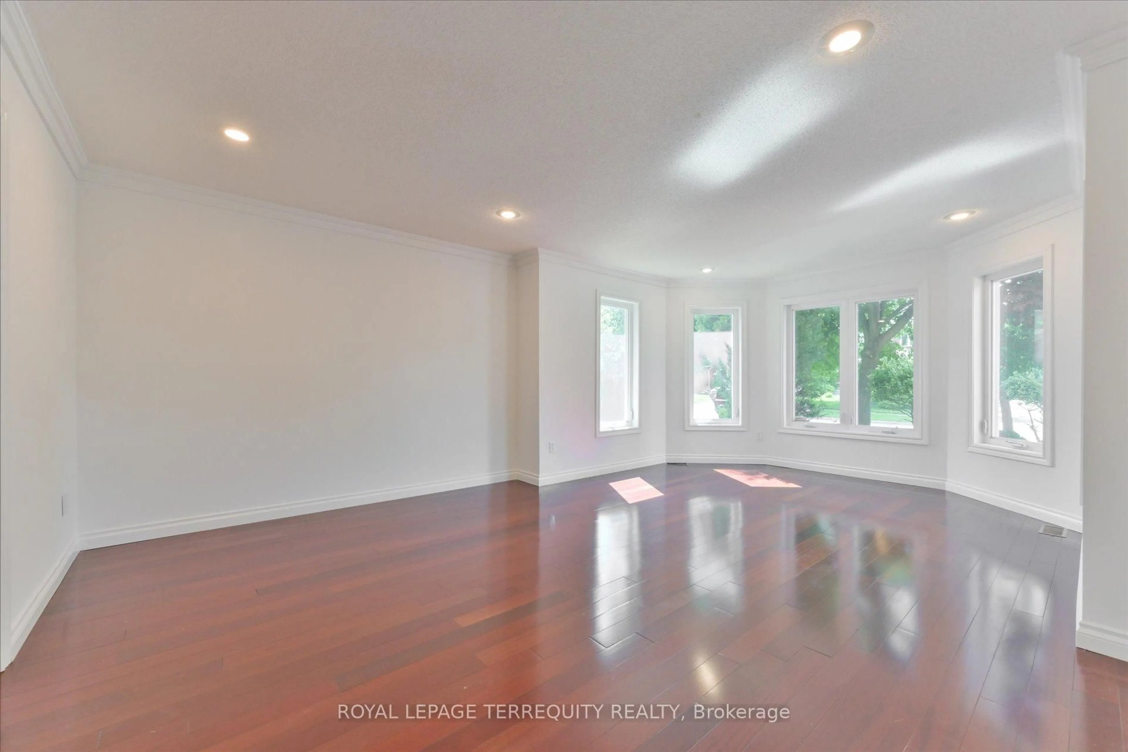 A pic of a room for 2216 Dunvegan Ave, Oakville Ontario L6J 6P7