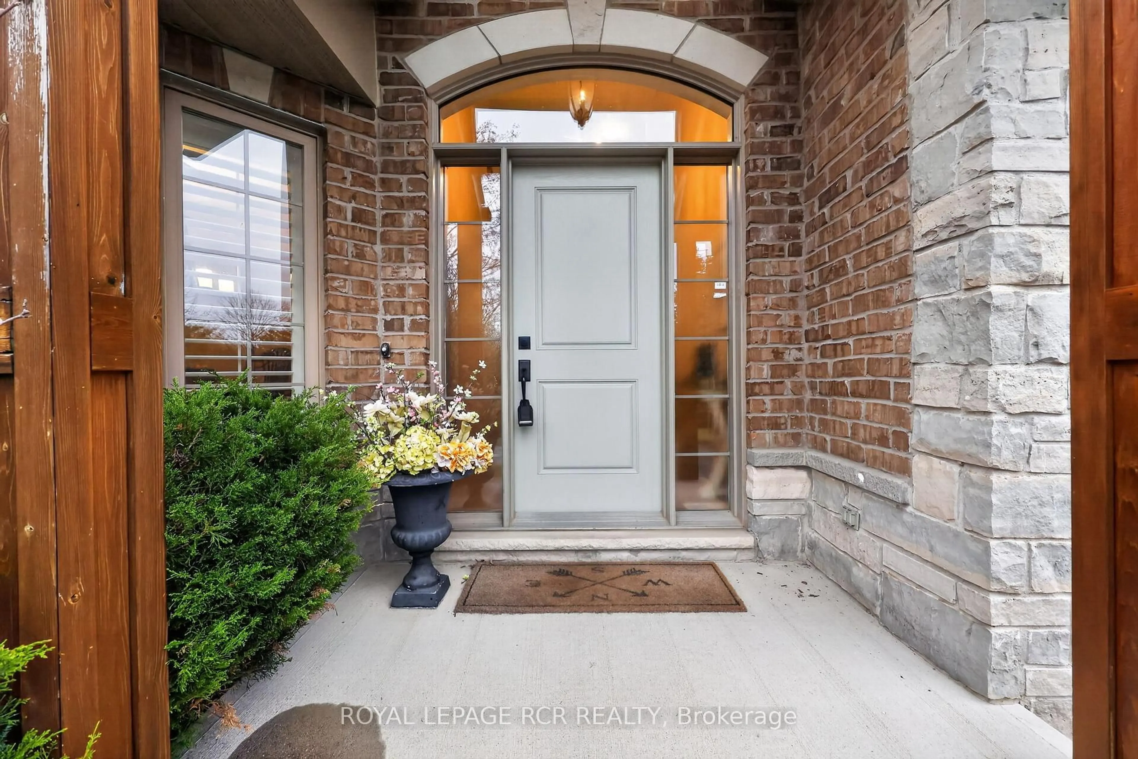 Indoor entryway for 1 Reddington Dr #5, Caledon Ontario L7E 4C4