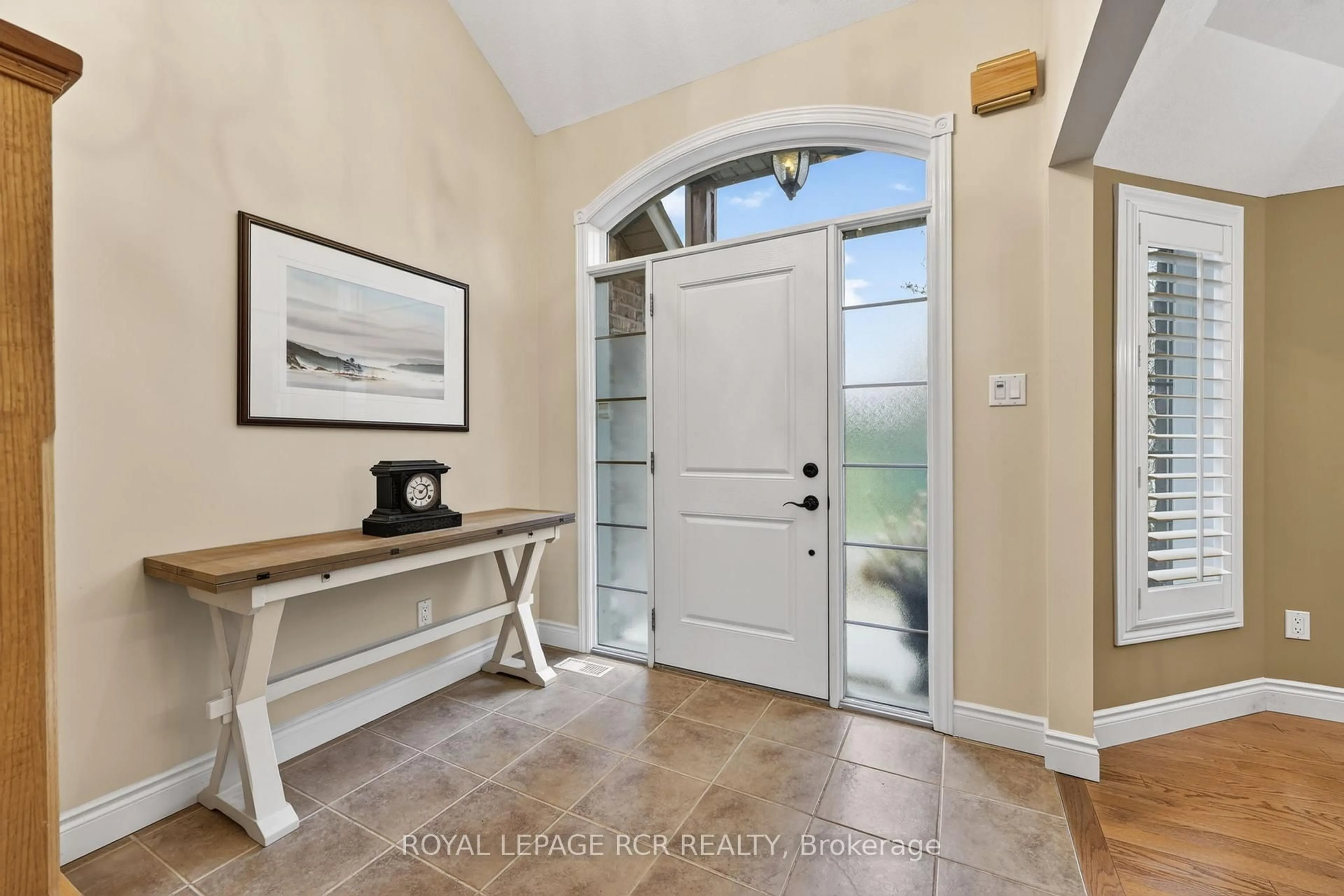 Indoor entryway for 1 Reddington Dr #5, Caledon Ontario L7E 4C4