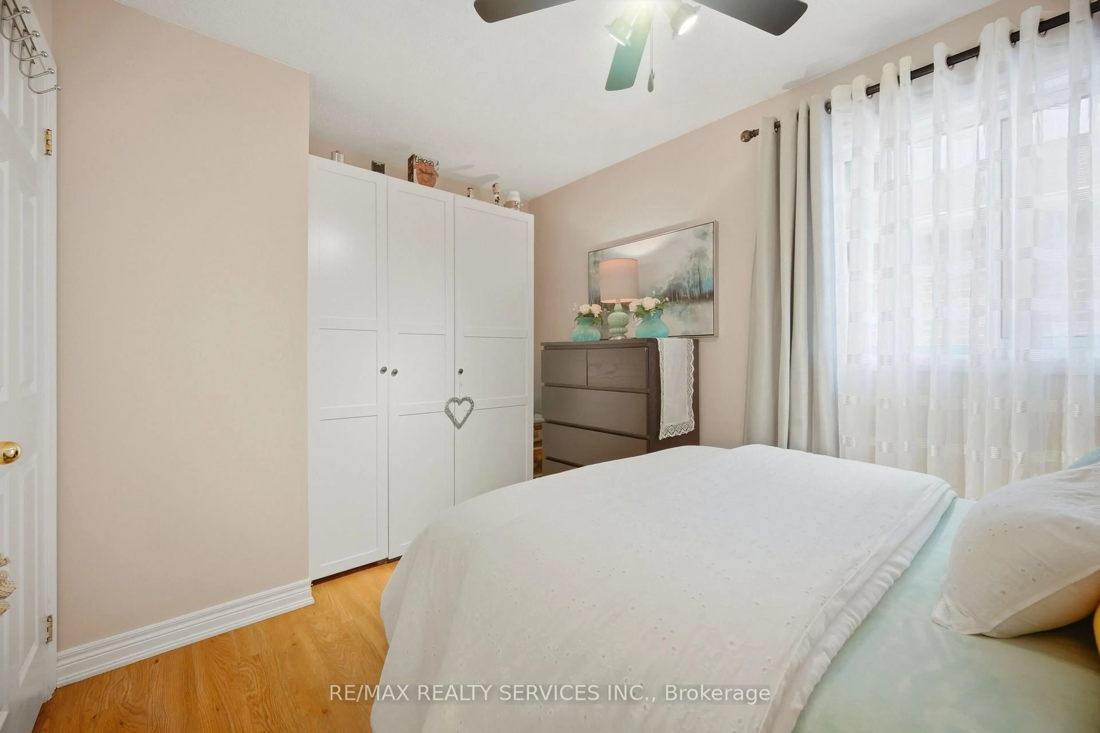 Bedroom with bed, unknown for 17 Metzak Dr, Brampton Ontario L6Z 4N3
