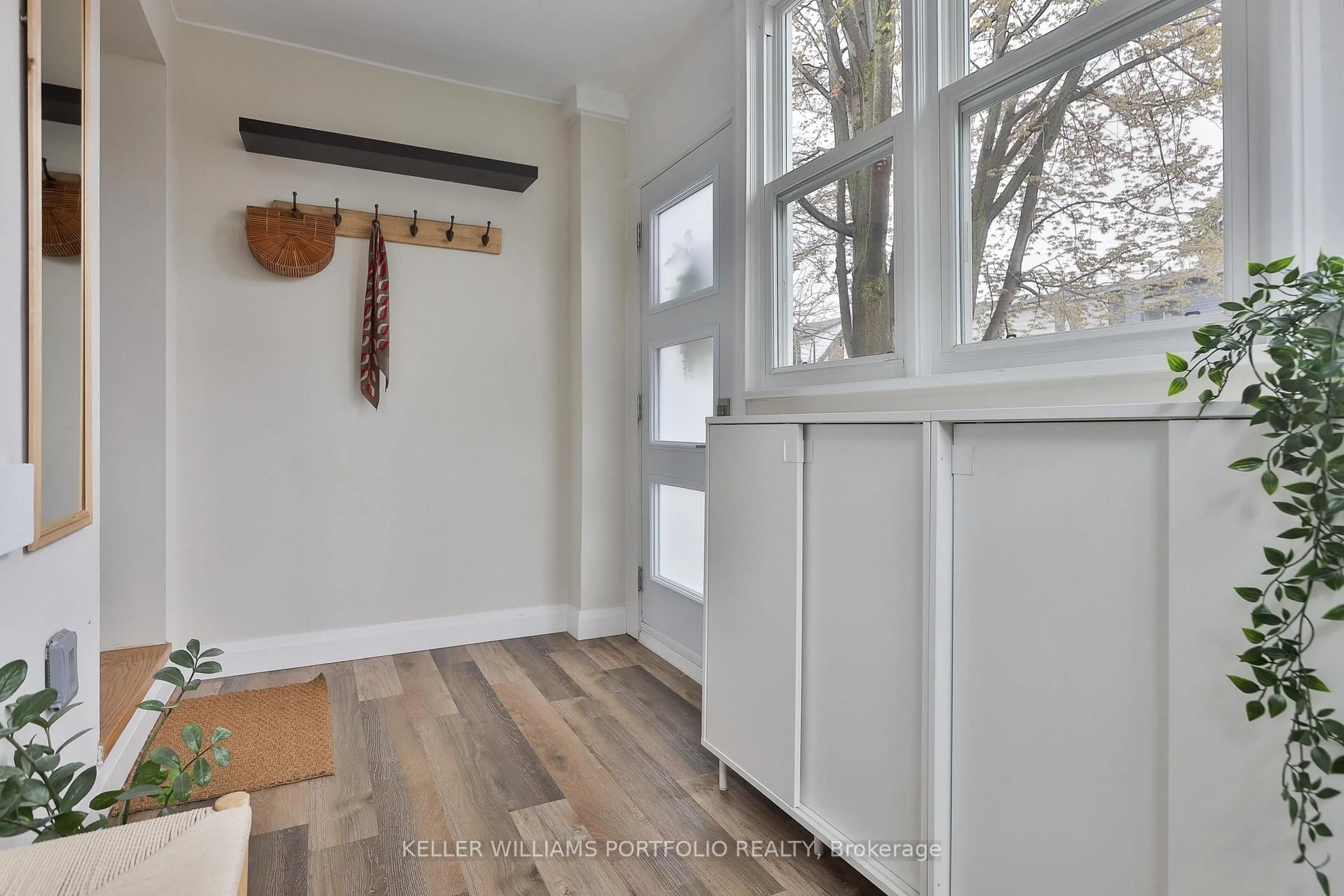 Indoor entryway for 37 Rosethorn Ave, Toronto Ontario M6N 3K7