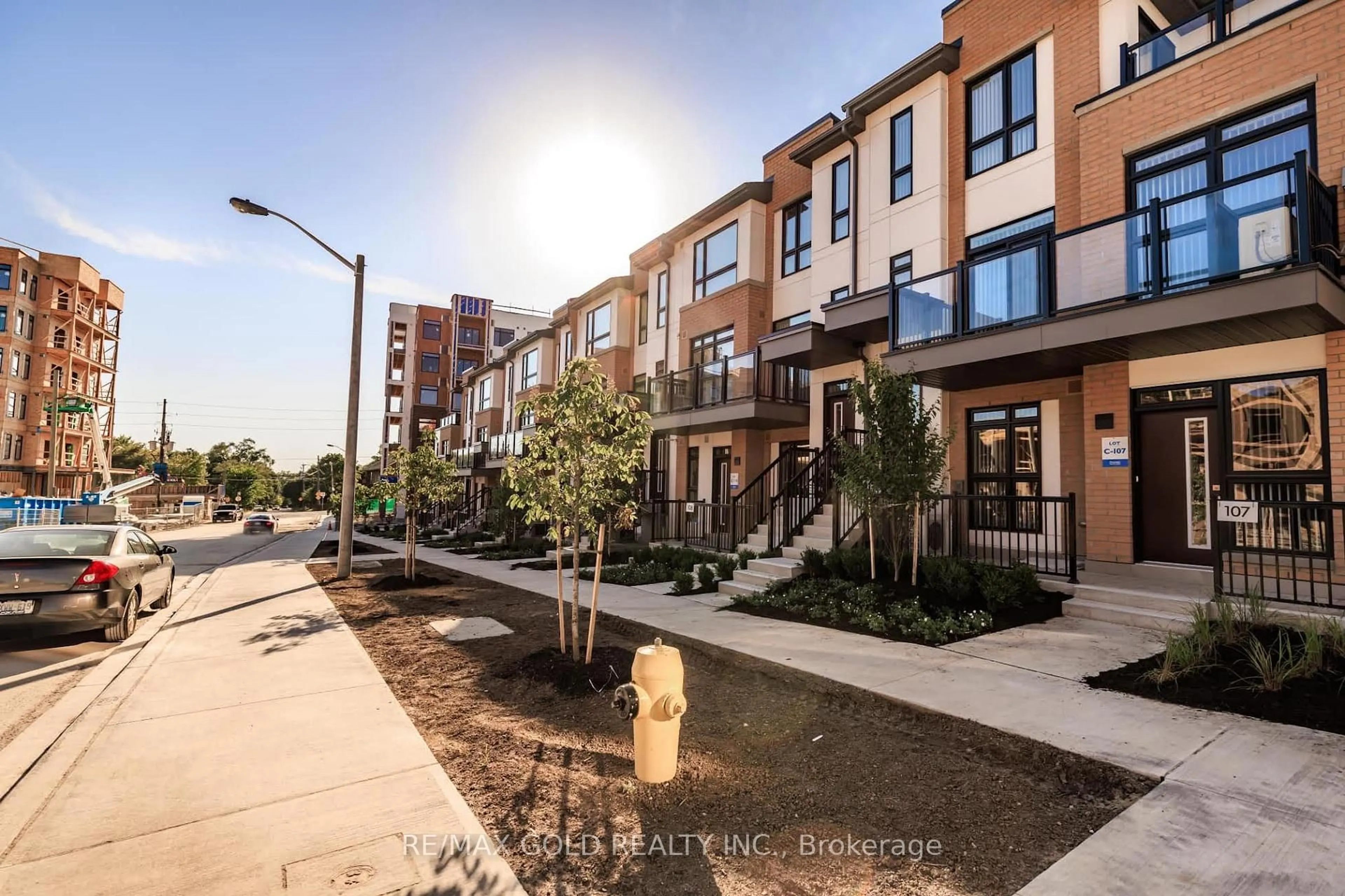 Patio, street for 140 Canon Jackson Dr #210, Toronto Ontario M6M 0B9