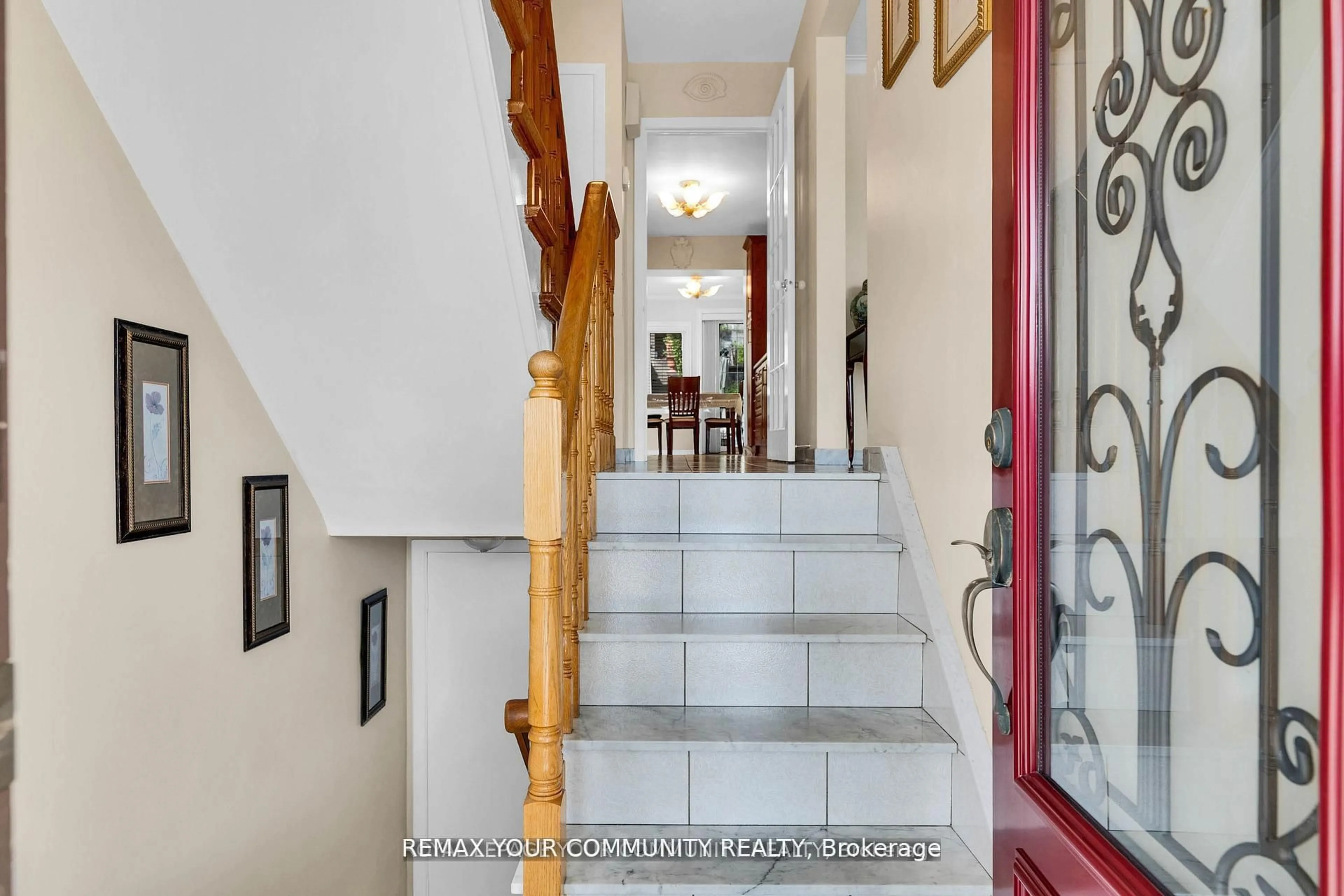 Indoor foyer for 119 Dalrymple Dr, Toronto Ontario M6N 4S2