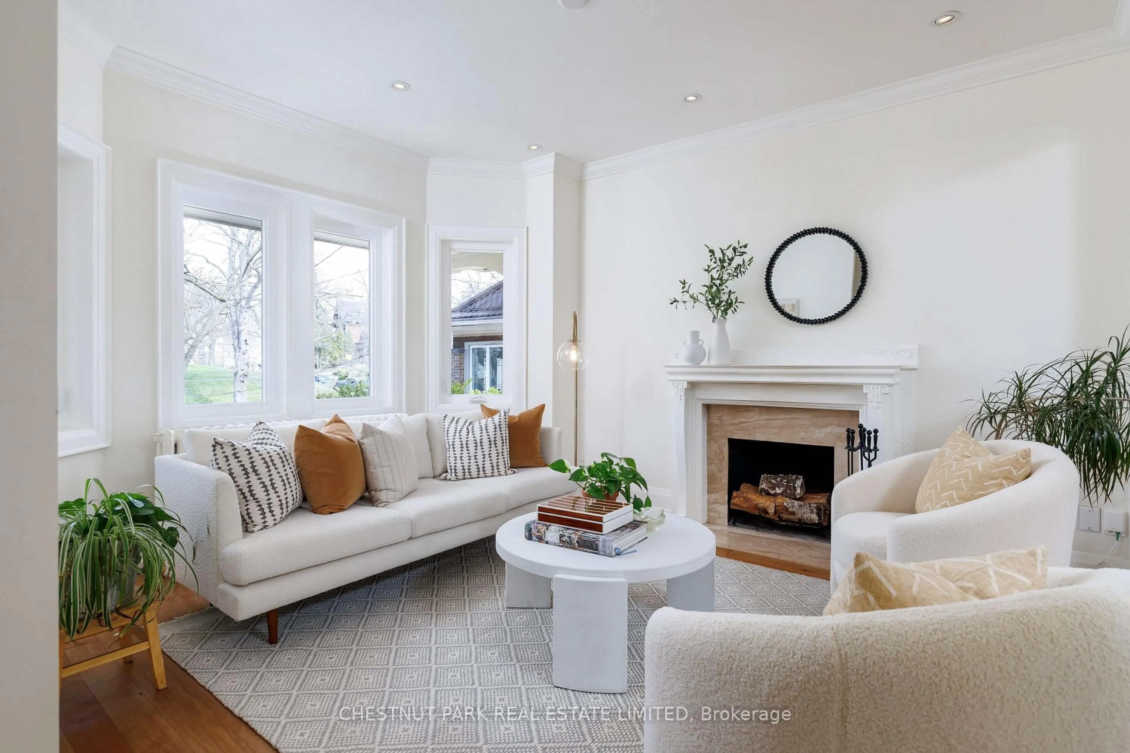 Living room with furniture, unknown for 179 Glendonwynne Rd, Toronto Ontario M6P 3E8
