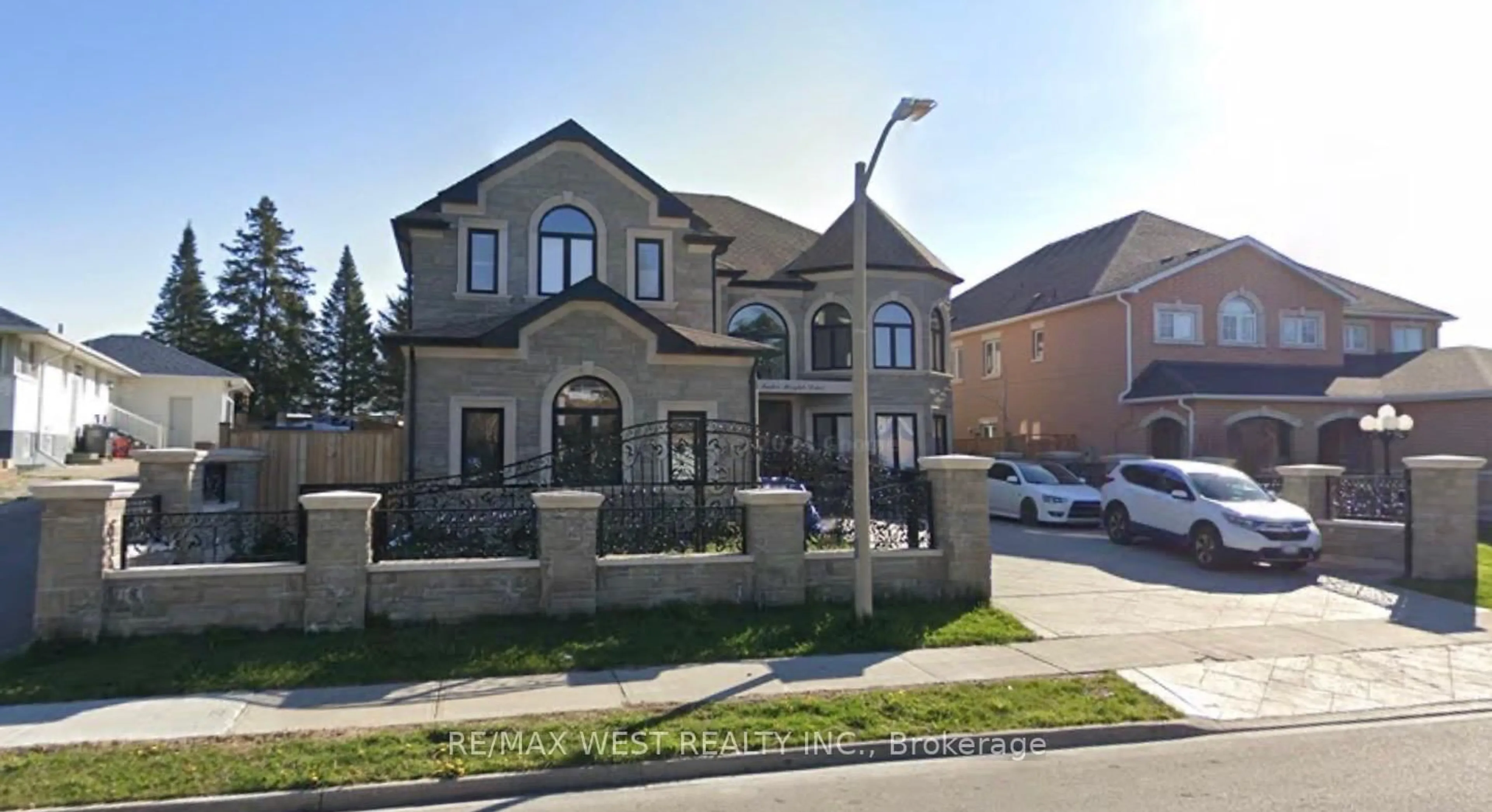 Home with brick exterior material, street for 4 Inder heights Dr, Brampton Ontario L6Z 3M4