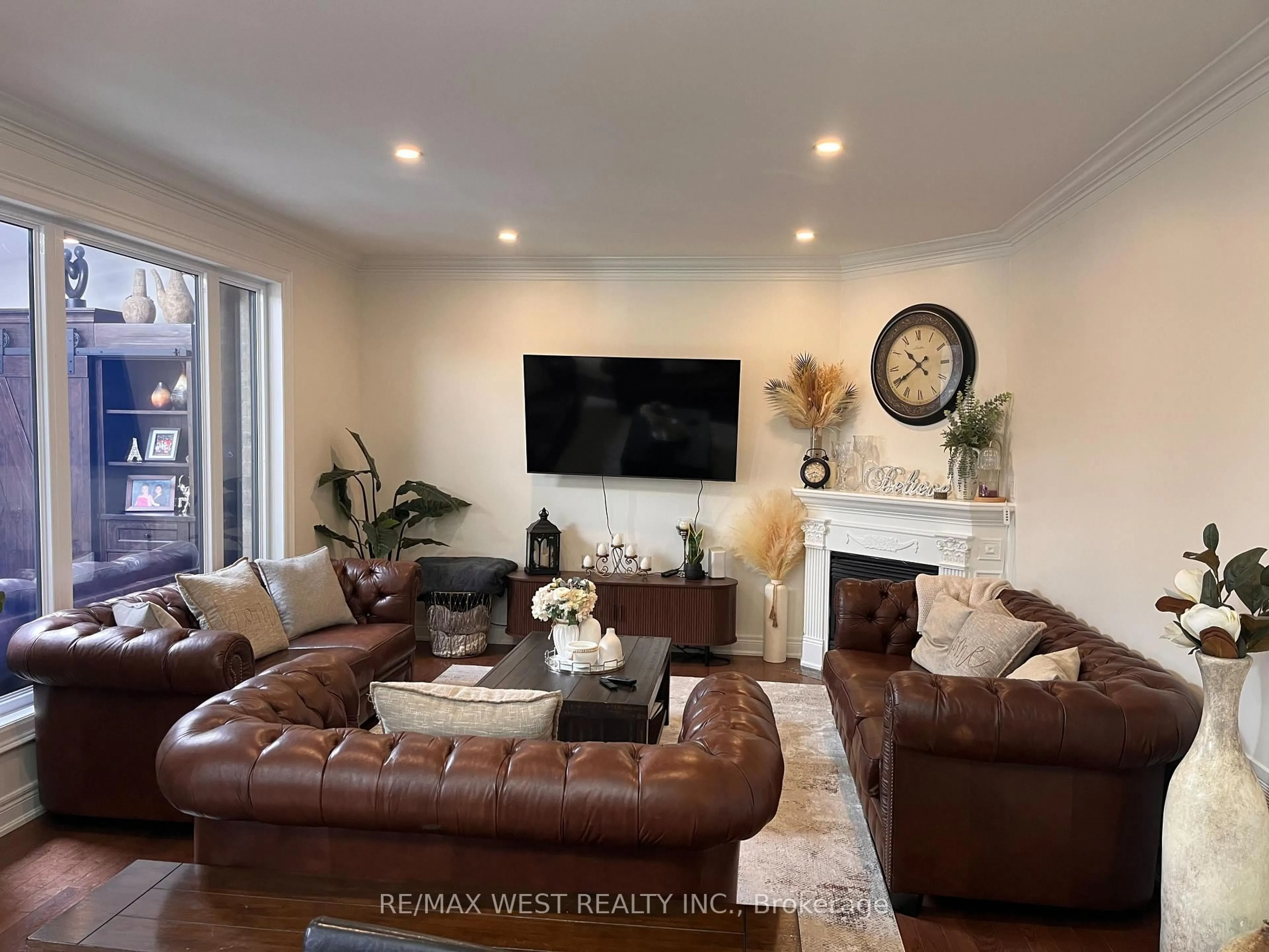 Living room with furniture, unknown for 4 Inder heights Dr, Brampton Ontario L6Z 3M4