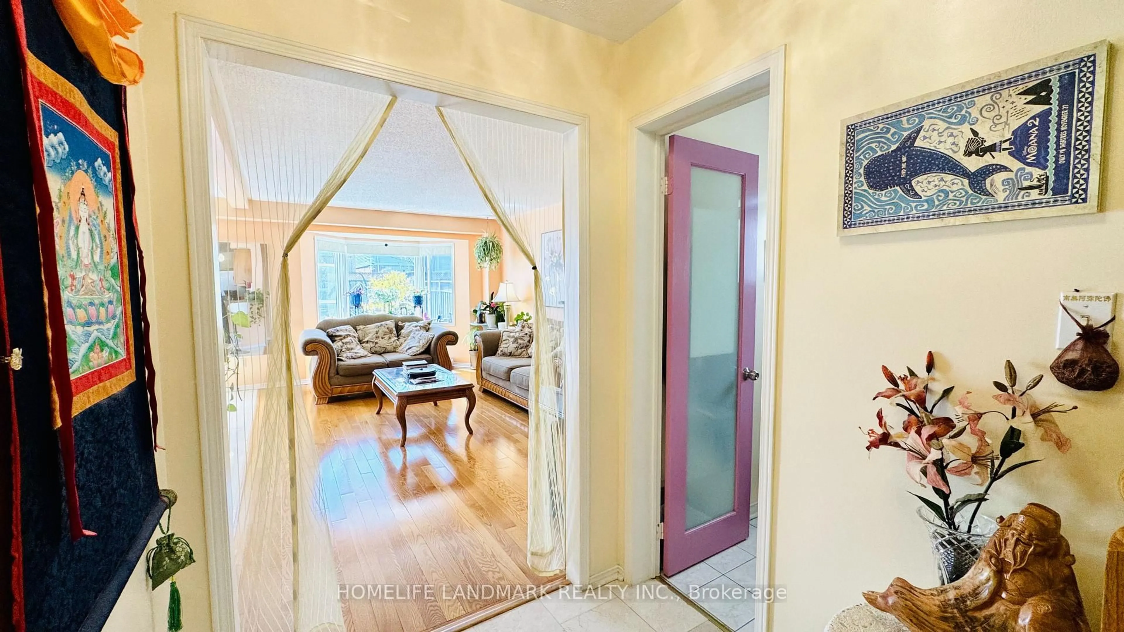 Indoor foyer for 5812 Dalebrook Cres, Mississauga Ontario L5M 5R7