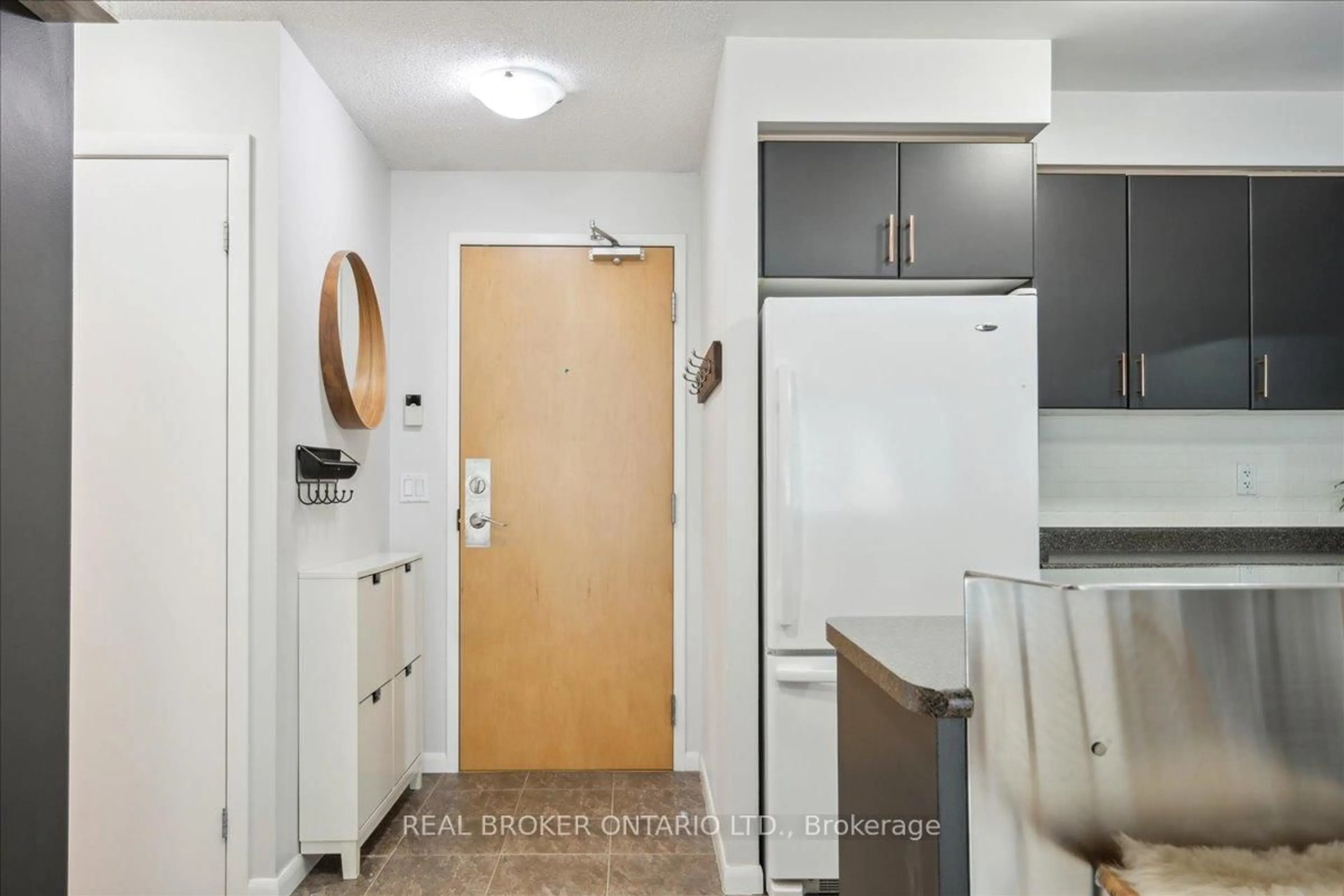 Standard kitchen, unknown for 185 Legion Rd #608, Toronto Ontario M8Y 0A1