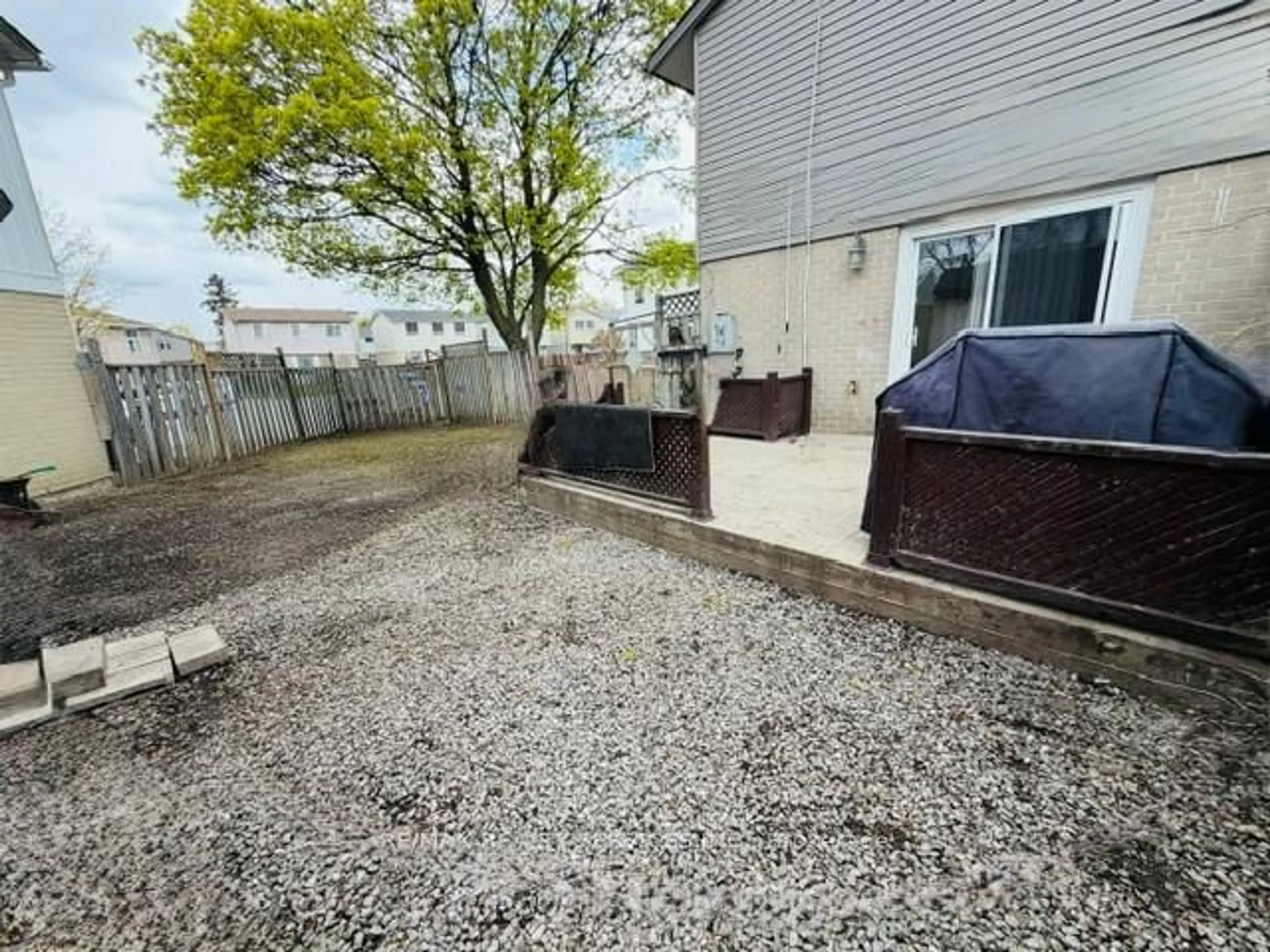 Patio, street for 14 Grantbrook Crt, Brampton Ontario L6S 2K8