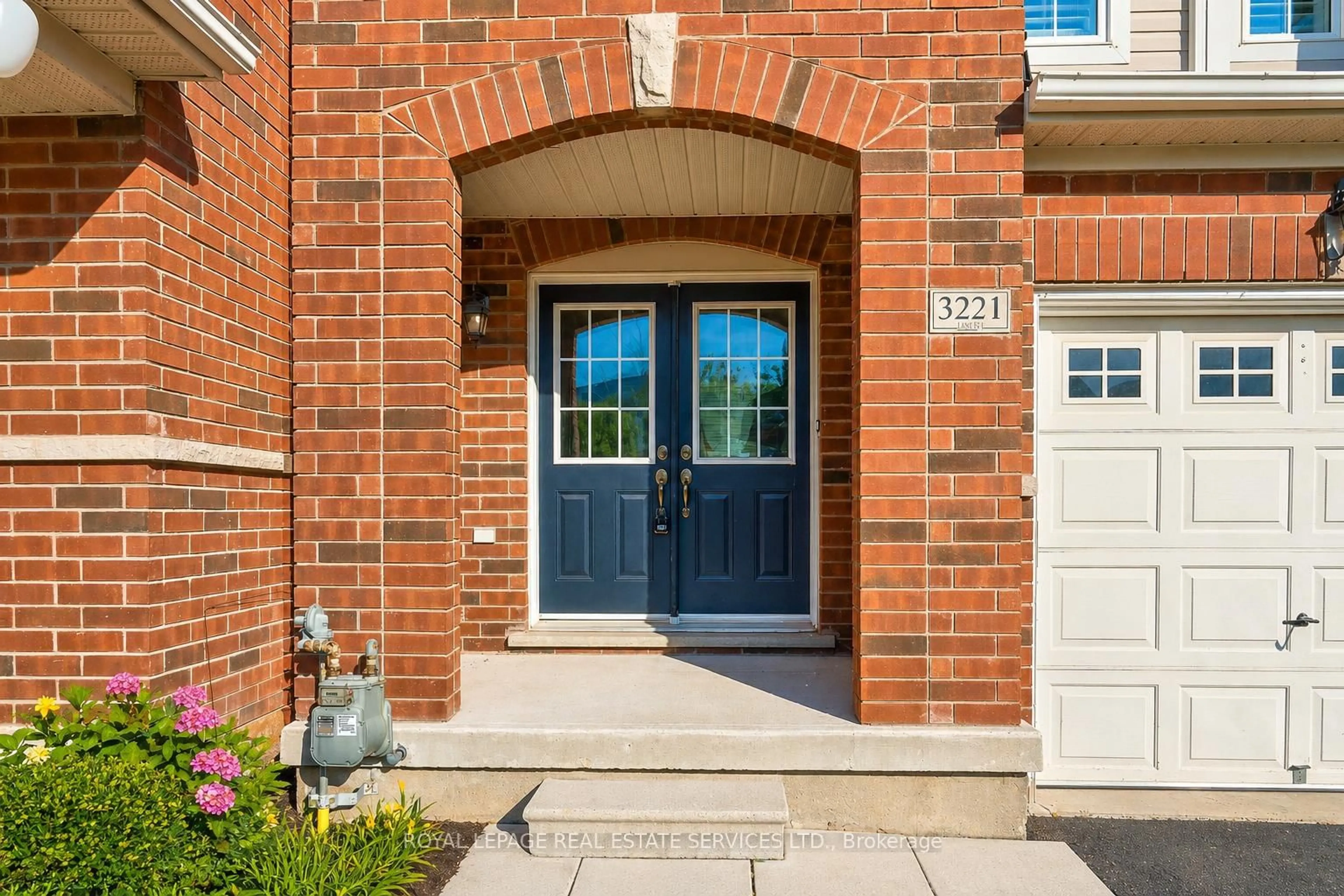 Home with brick exterior material, street for 3221 Sharp Rd, Burlington Ontario L7M 0H7
