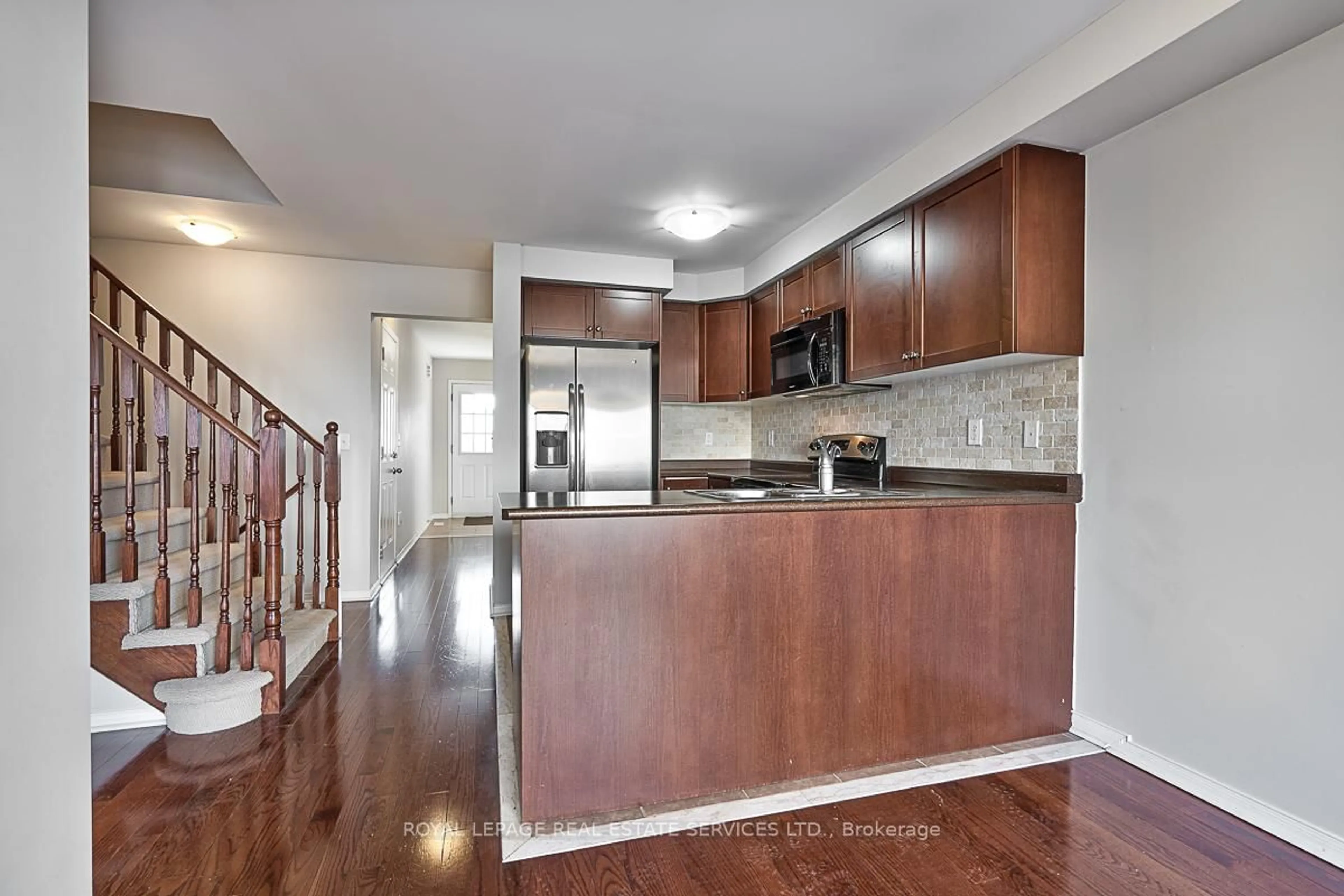 Open concept kitchen, unknown for 3221 Sharp Rd, Burlington Ontario L7M 0H7