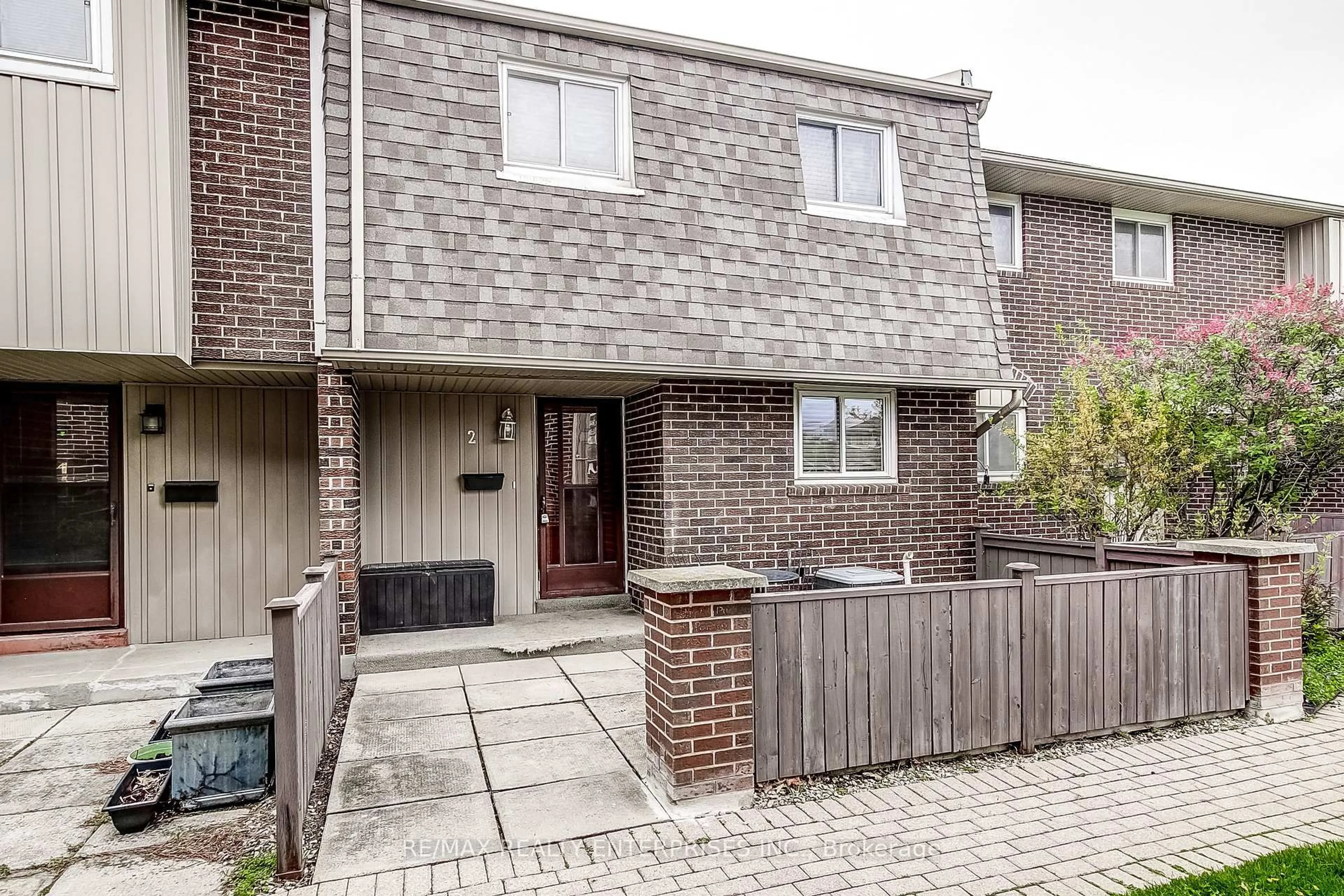 Home with brick exterior material, street for 1306 Guelph Line #2, Burlington Ontario L7P 2S9