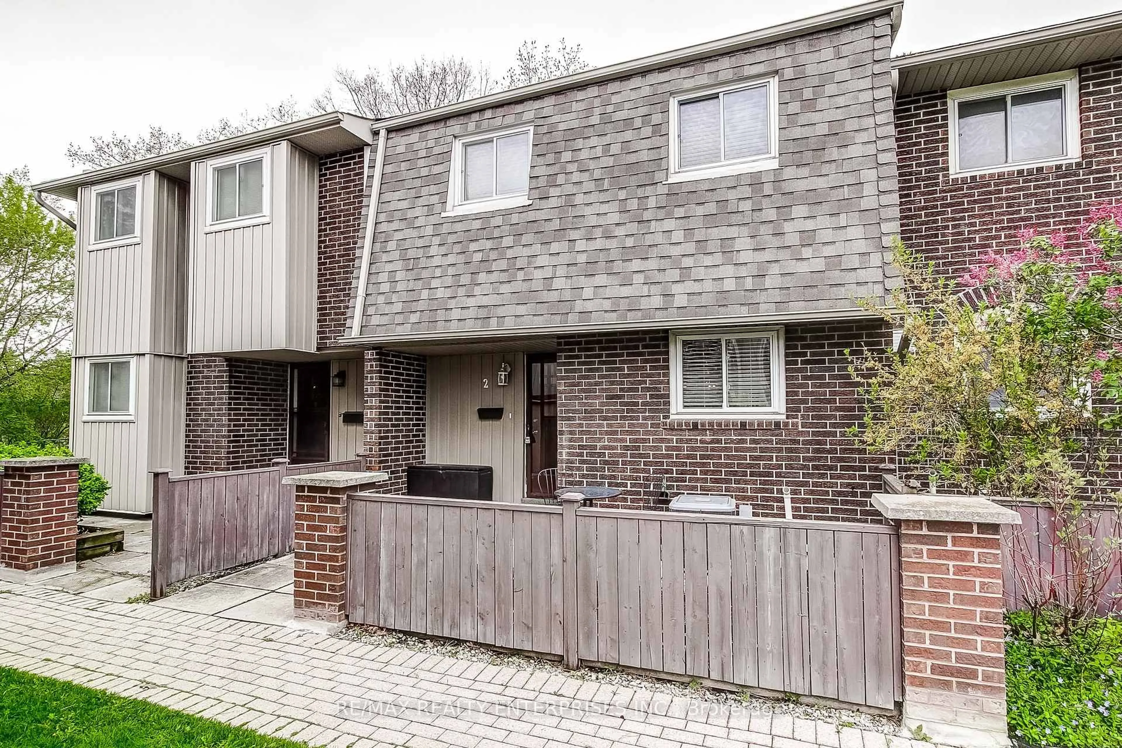 Home with brick exterior material, street for 1306 Guelph Line #2, Burlington Ontario L7P 2S9