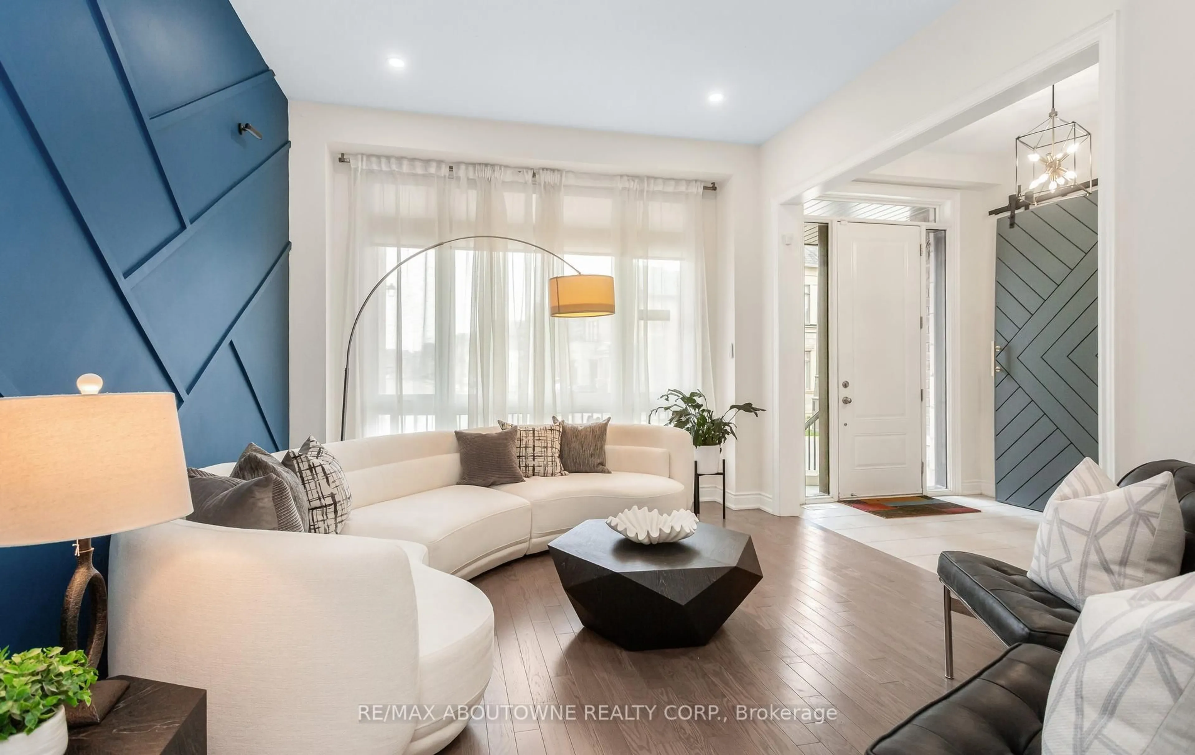Living room with furniture, unknown for 3294 Millicent Ave, Oakville Ontario L6H 0V9