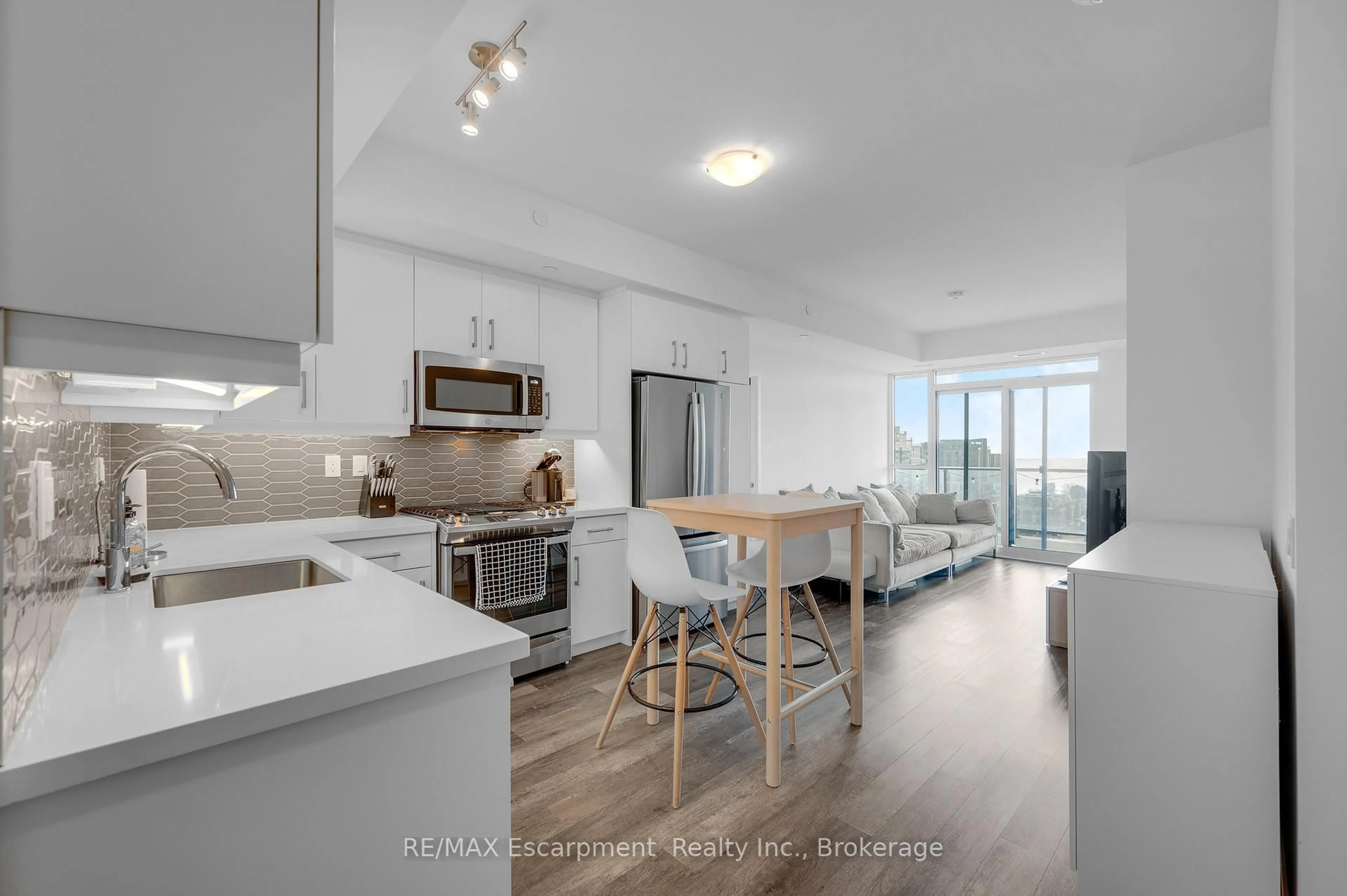 Open concept kitchen, unknown for 2007 James St #704, Burlington Ontario L7R 0G7