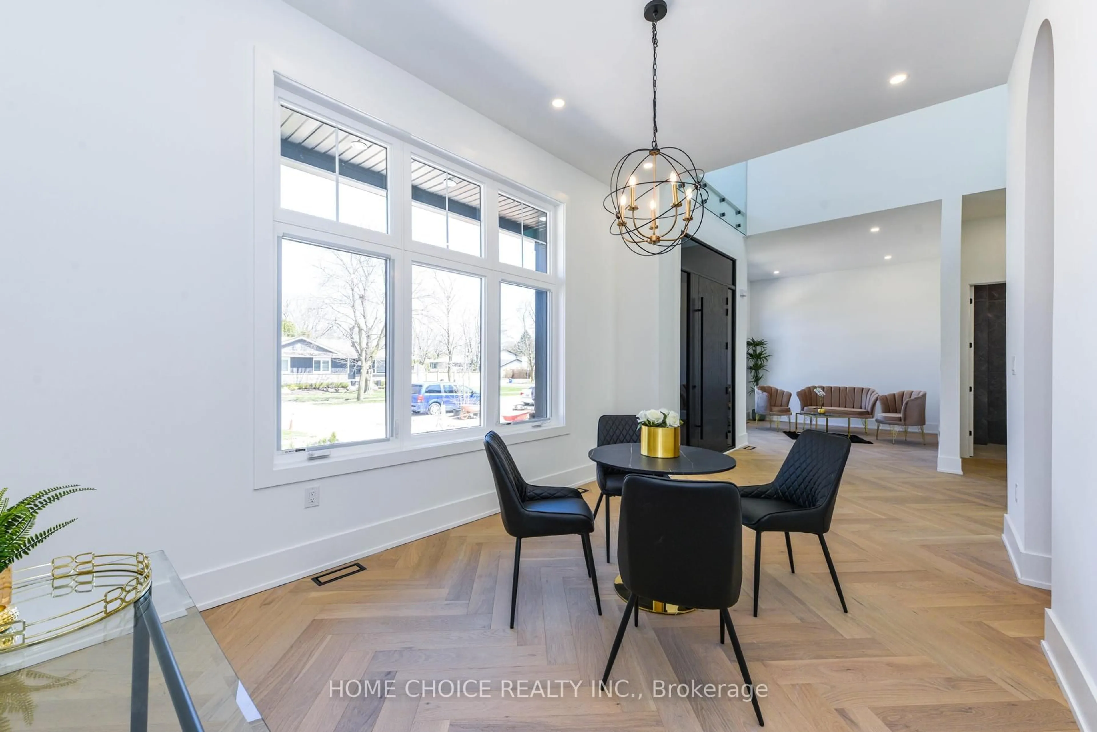 Dining room, wood/laminate floor for 302 Tuck Dr, Burlington Ontario L7L 2R3