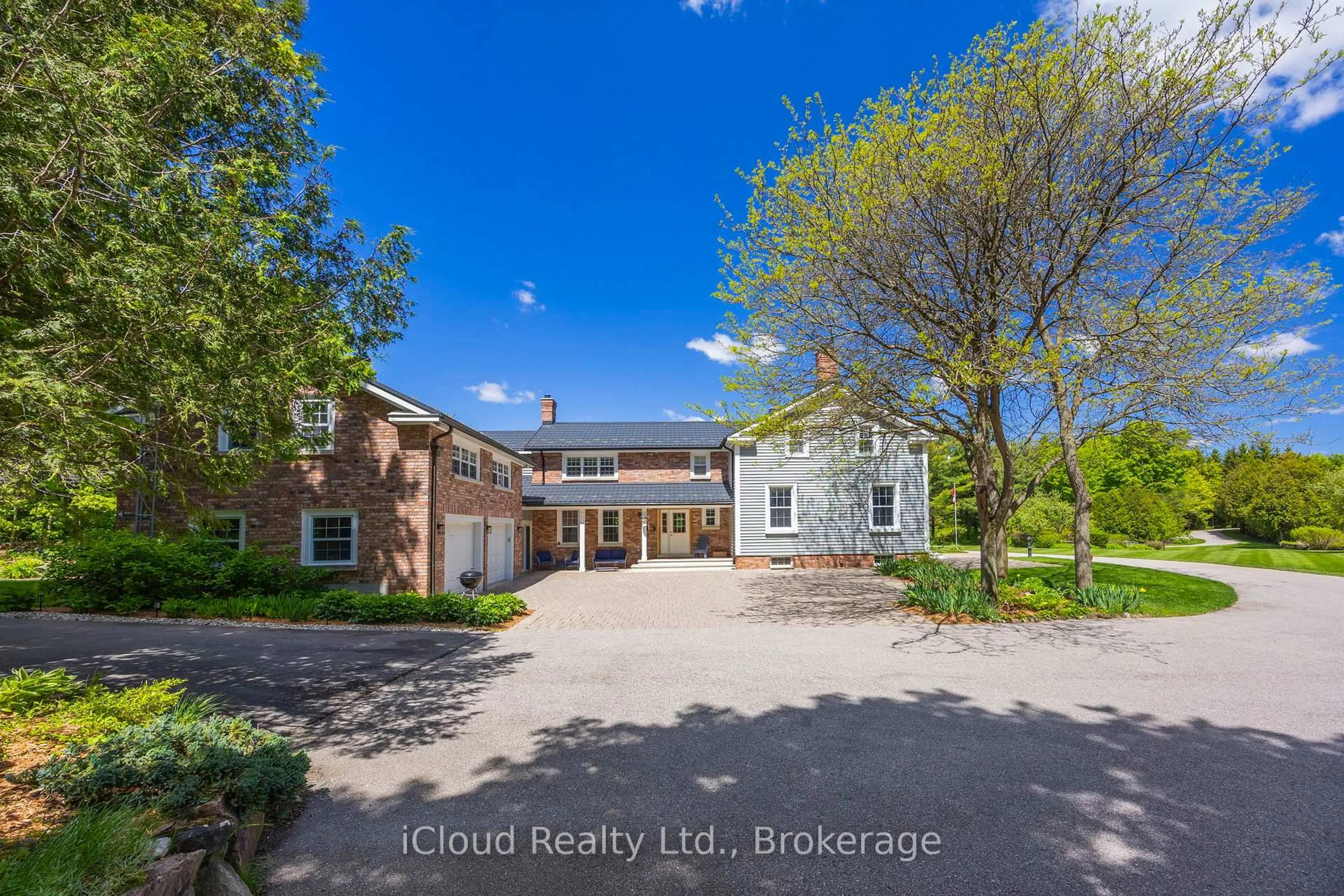 A pic from outside/outdoor area/front of a property/back of a property/a pic from drone, building for 13232 Fifth Line, Milton Ontario N0B 2K0