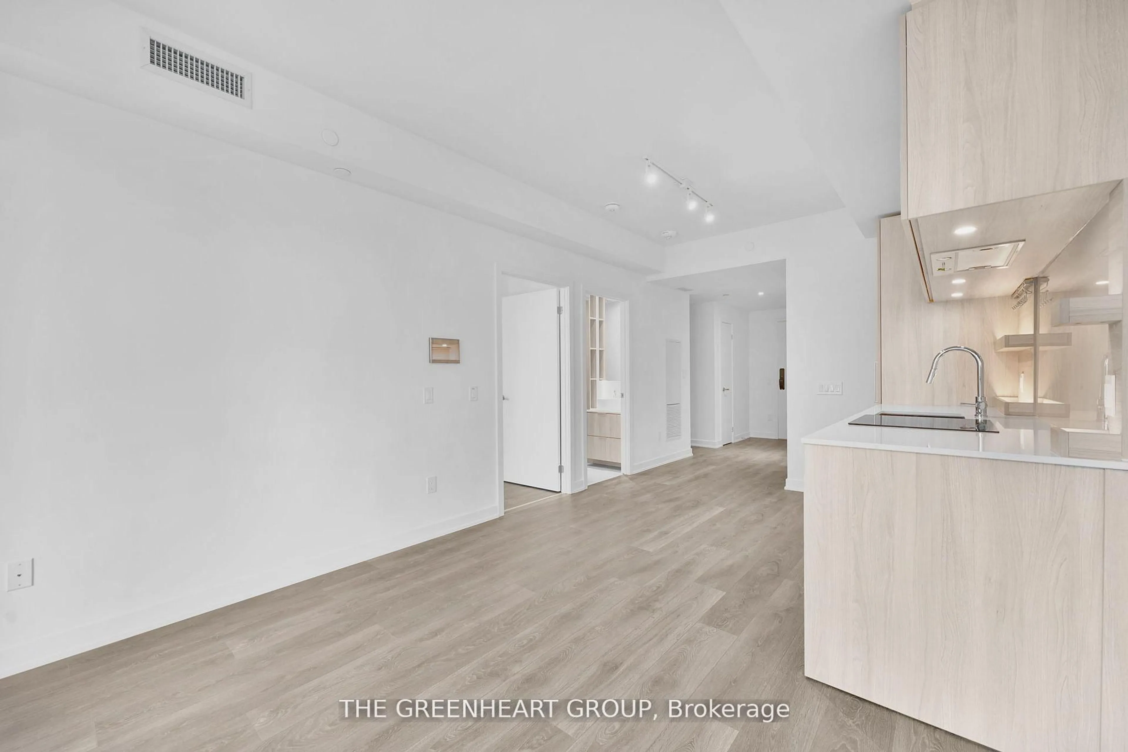A pic of a room for 28 Ann St #512, Mississauga Ontario L5G 0E1