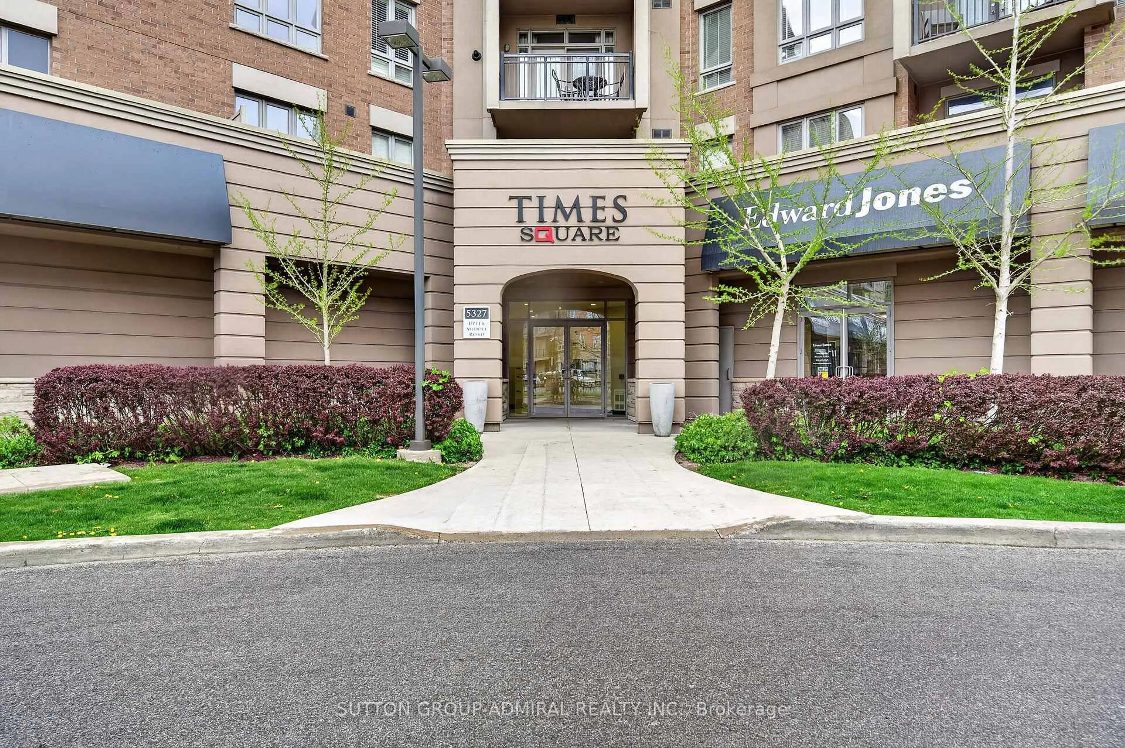 Indoor foyer for 5327 Upper Middle Rd #304, Burlington Ontario L7L 0E9
