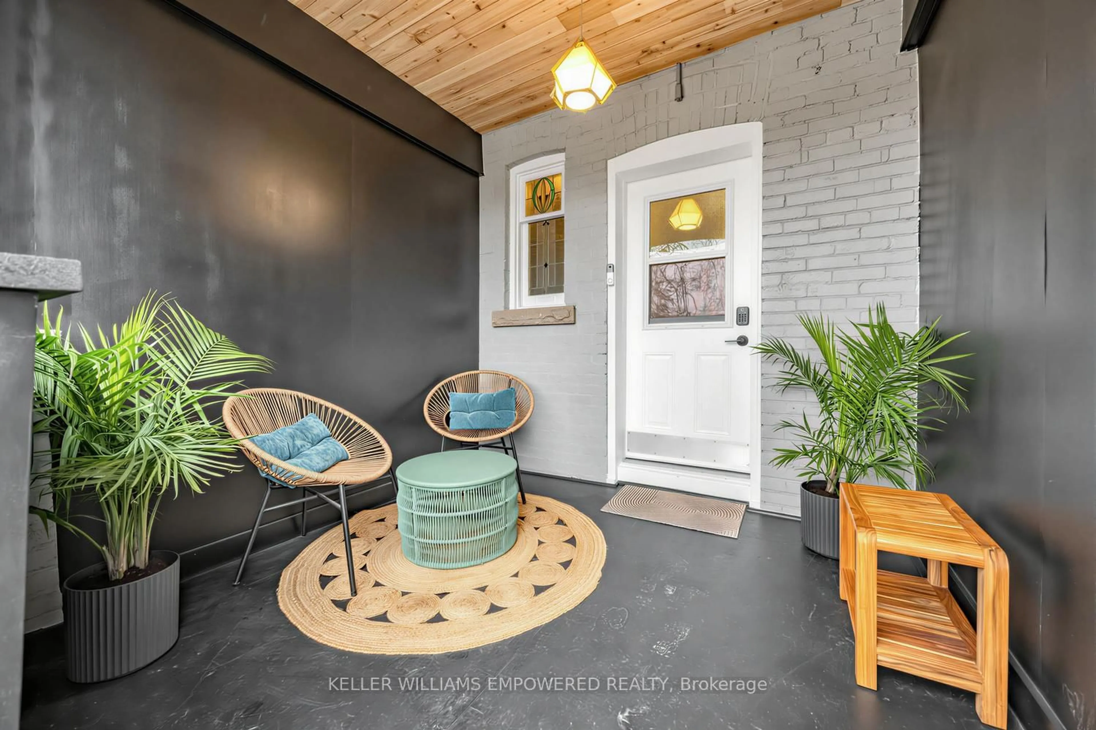 Indoor entryway for 106 Mountview Ave, Toronto Ontario M6P 2L3