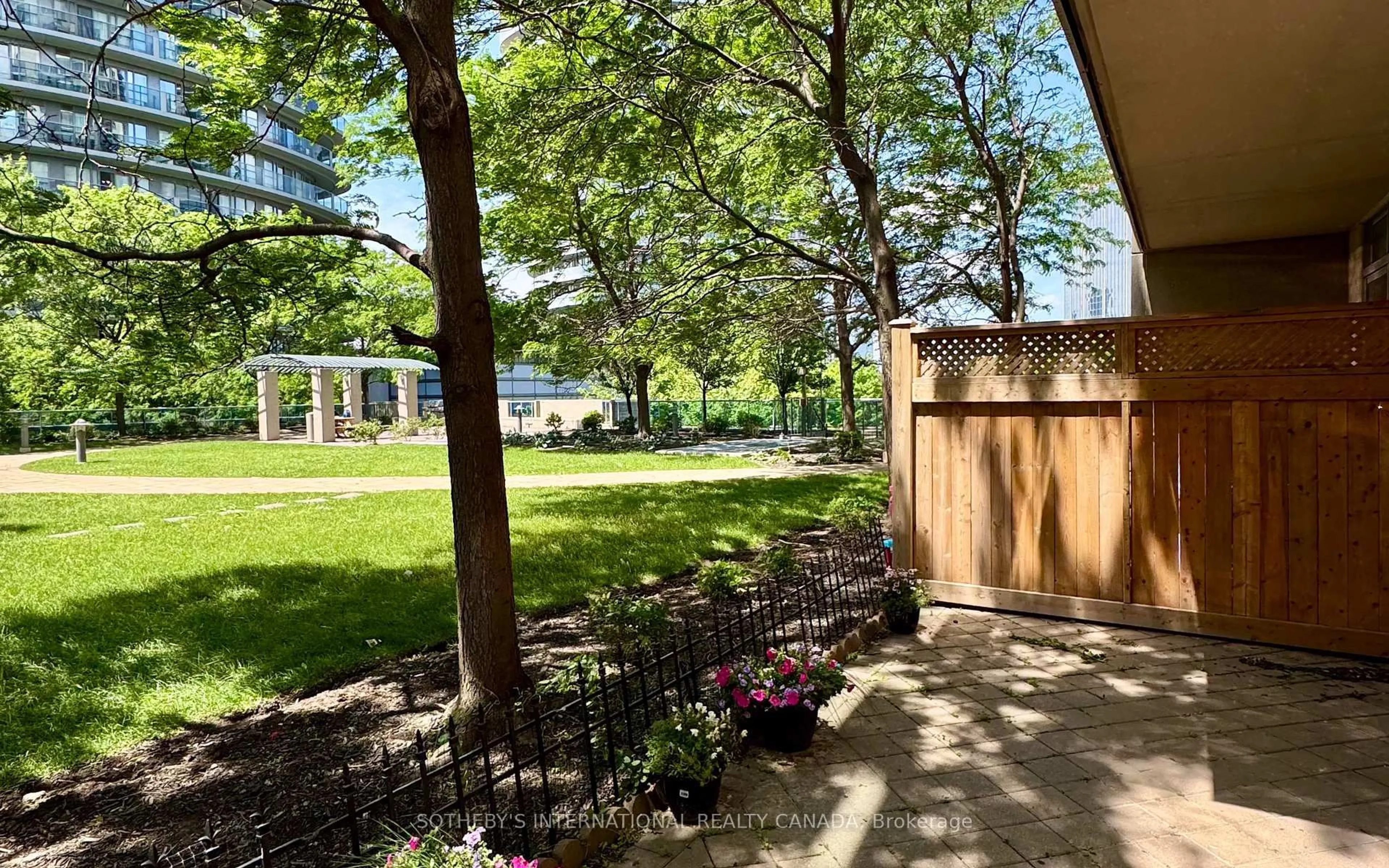 Patio, street for 70 Absolute Ave #306, Mississauga Ontario L4Z 0A4