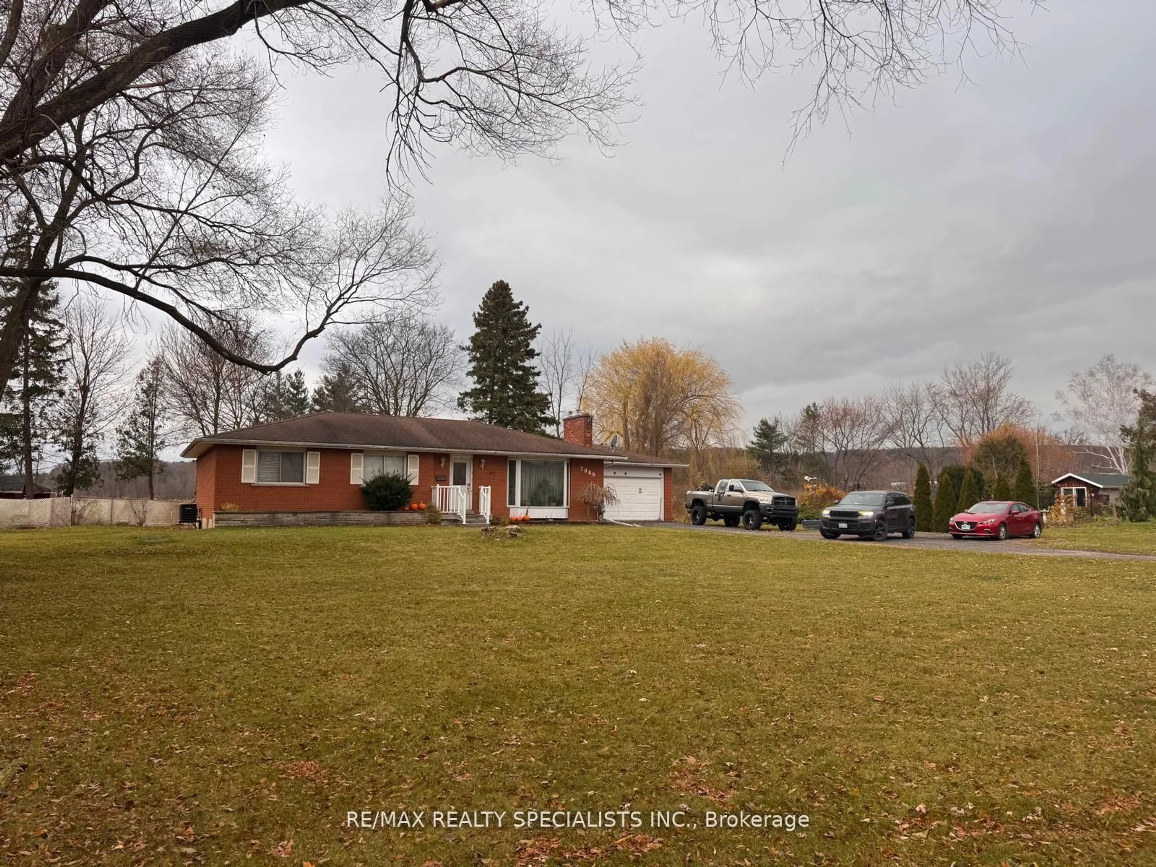 A pic from outside/outdoor area/front of a property/back of a property/a pic from drone, street for 7086 Tremaine Rd, Milton Ontario L9E 1A9