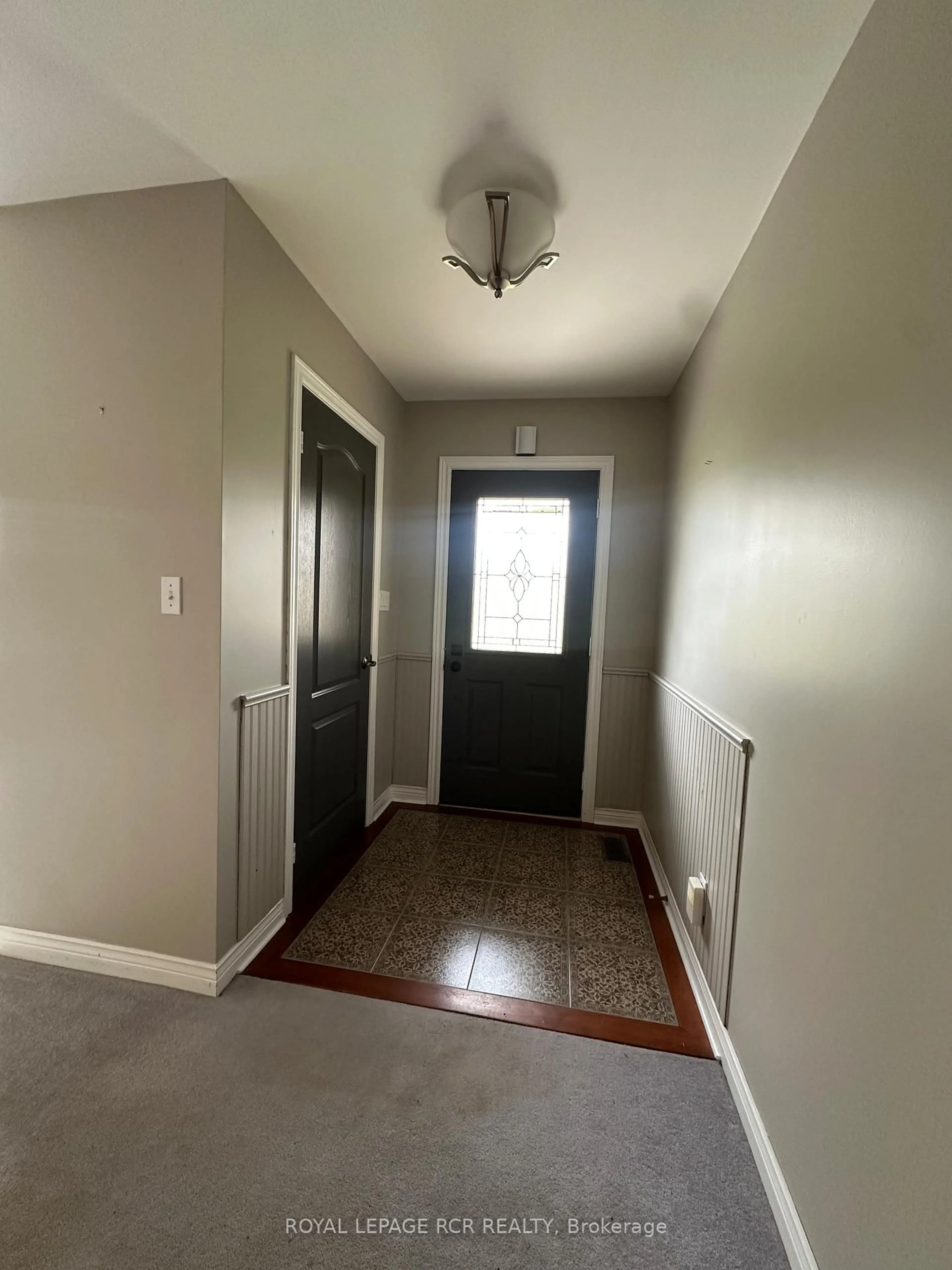 Indoor entryway for 19996 Heart Lake Rd, Caledon Ontario L7K 2A1