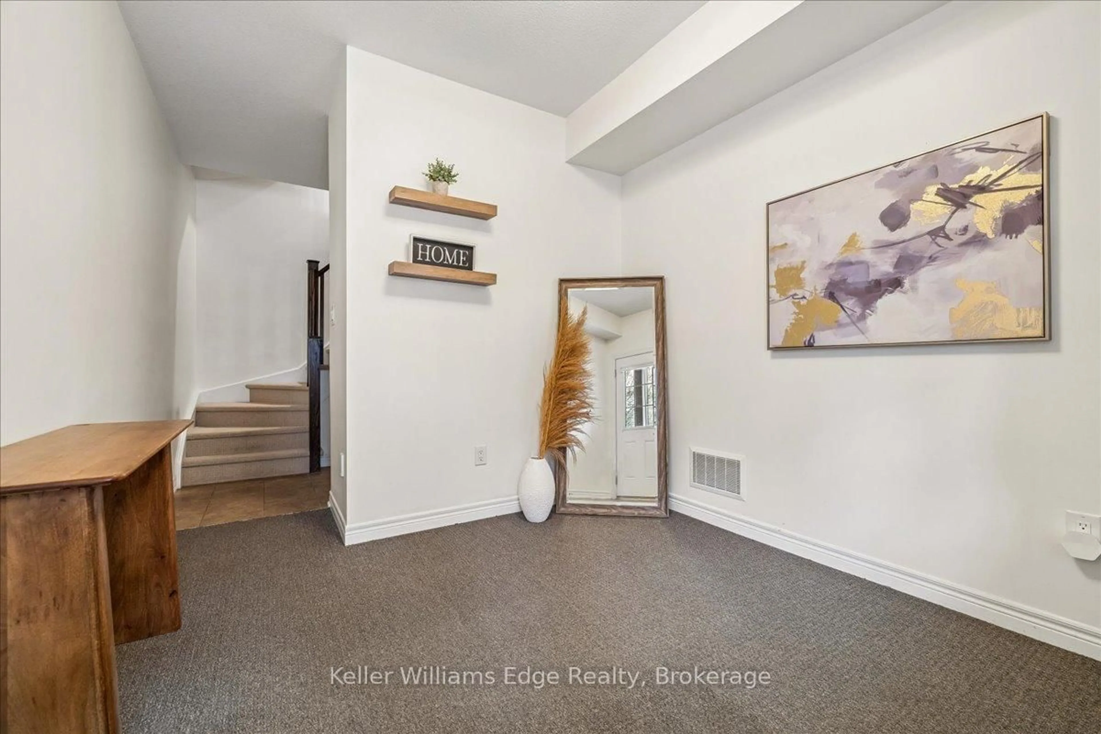 Indoor entryway for 1401 Plains Rd #77, Burlington Ontario L7R 0C2