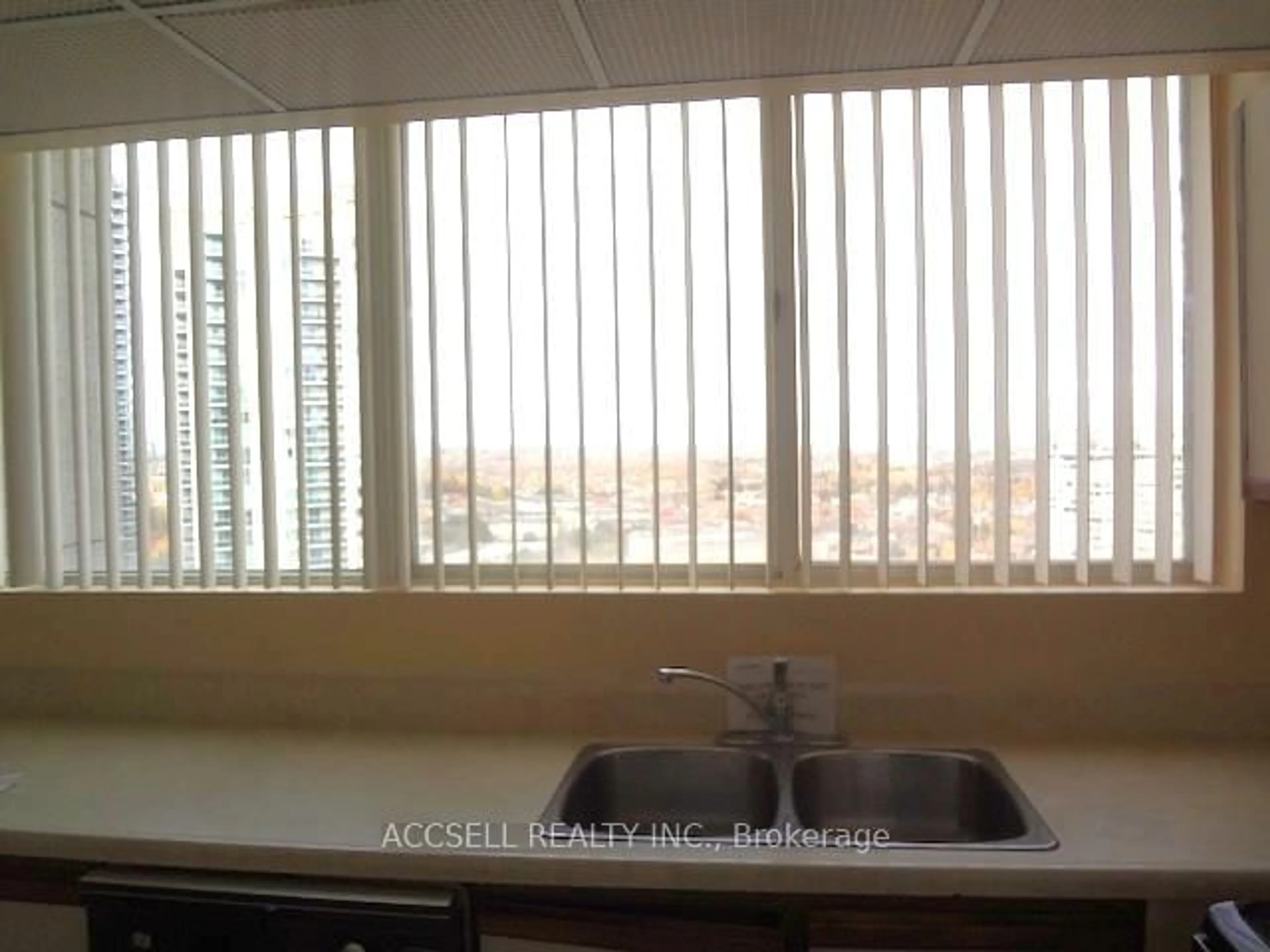 Standard kitchen, floor is not visible for 3700 Kaneff Cres #2106, Mississauga Ontario L5A 4B8