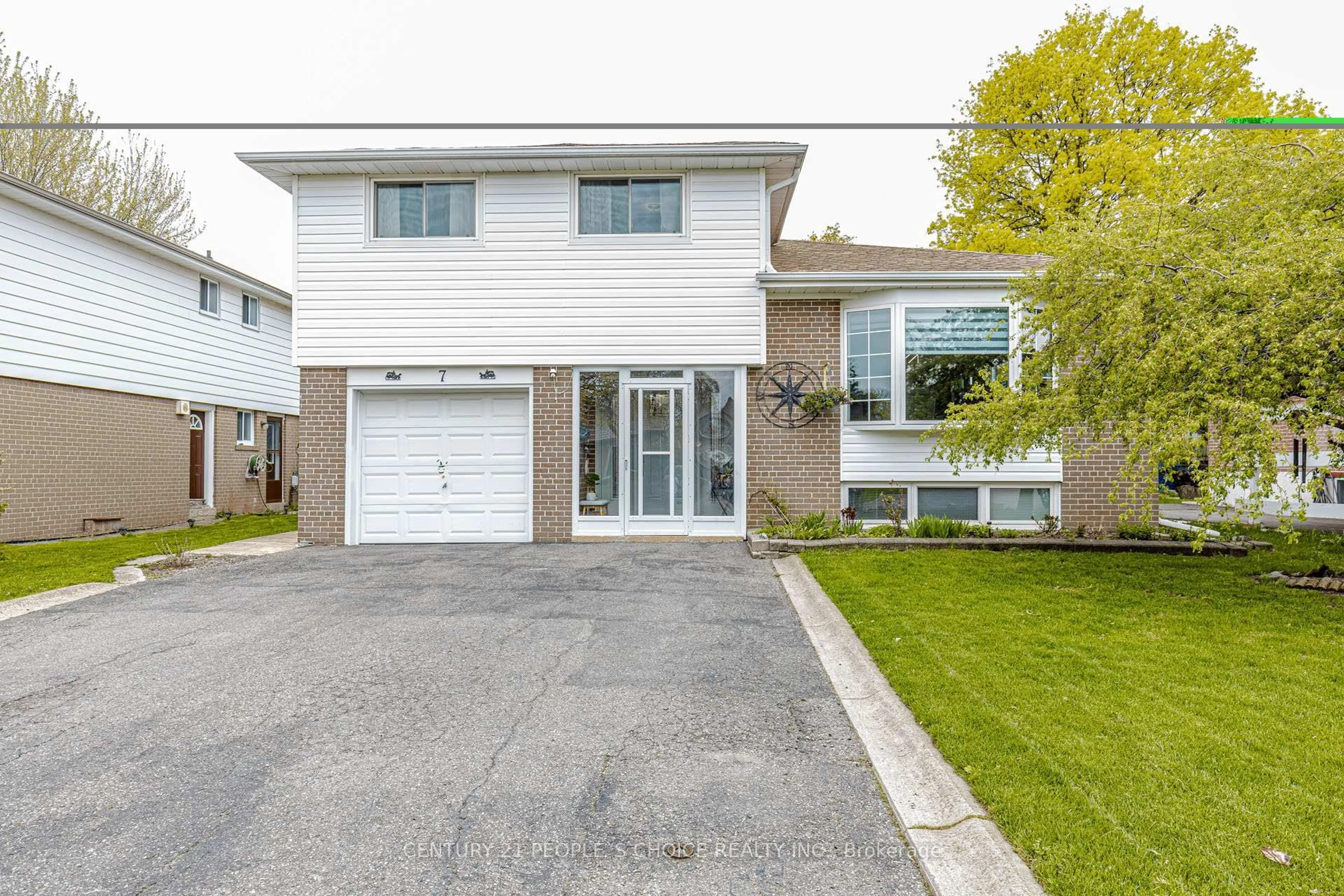 Home with vinyl exterior material, street for 7 Pleaseley Rd, Brampton Ontario L6W 1K7