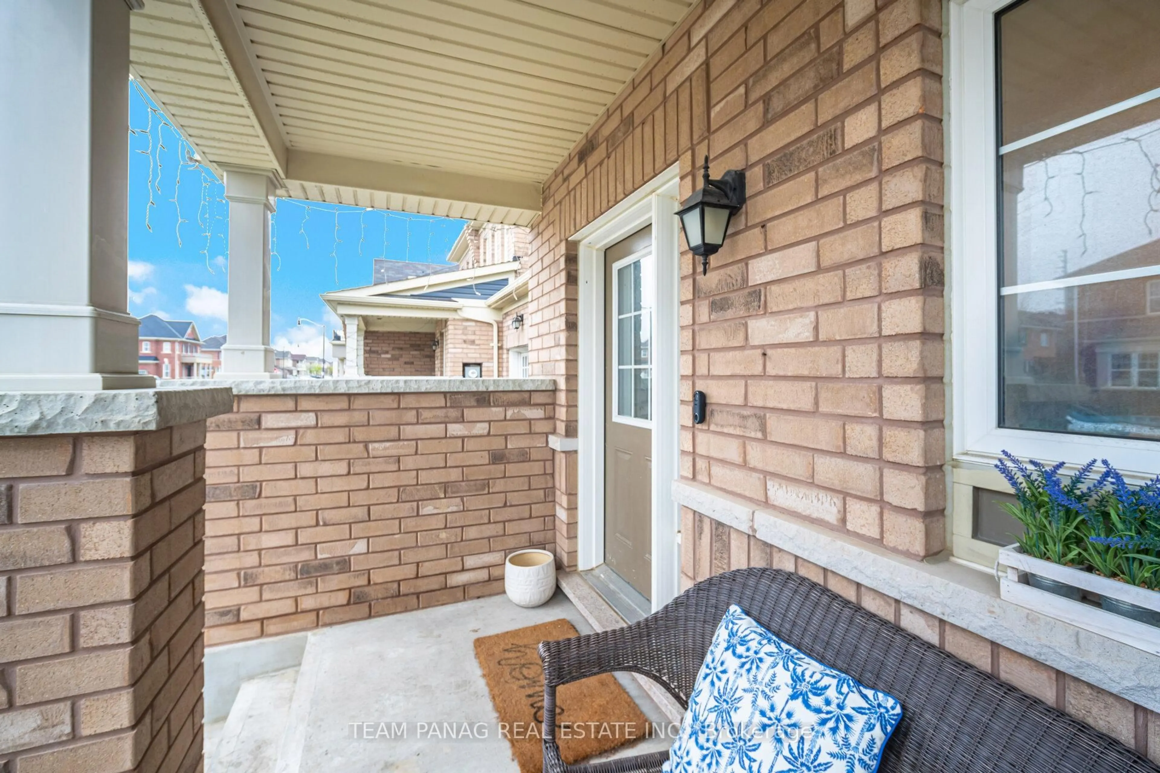 Patio, street for 10 Donlamont Circ, Brampton Ontario L7A 4T5