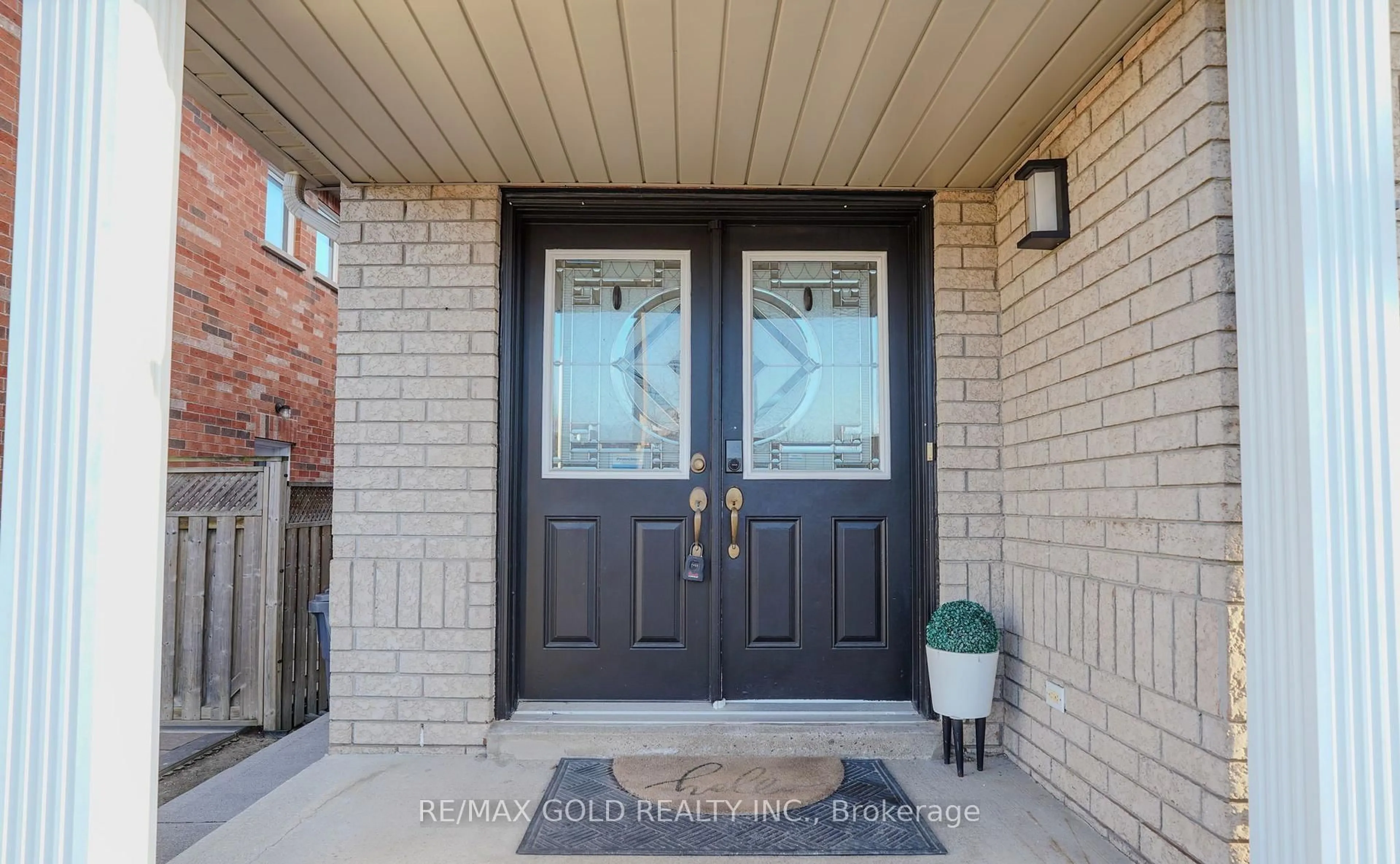 Indoor entryway for 109 Crystal Glen Cres, Brampton Ontario L6X 0K8