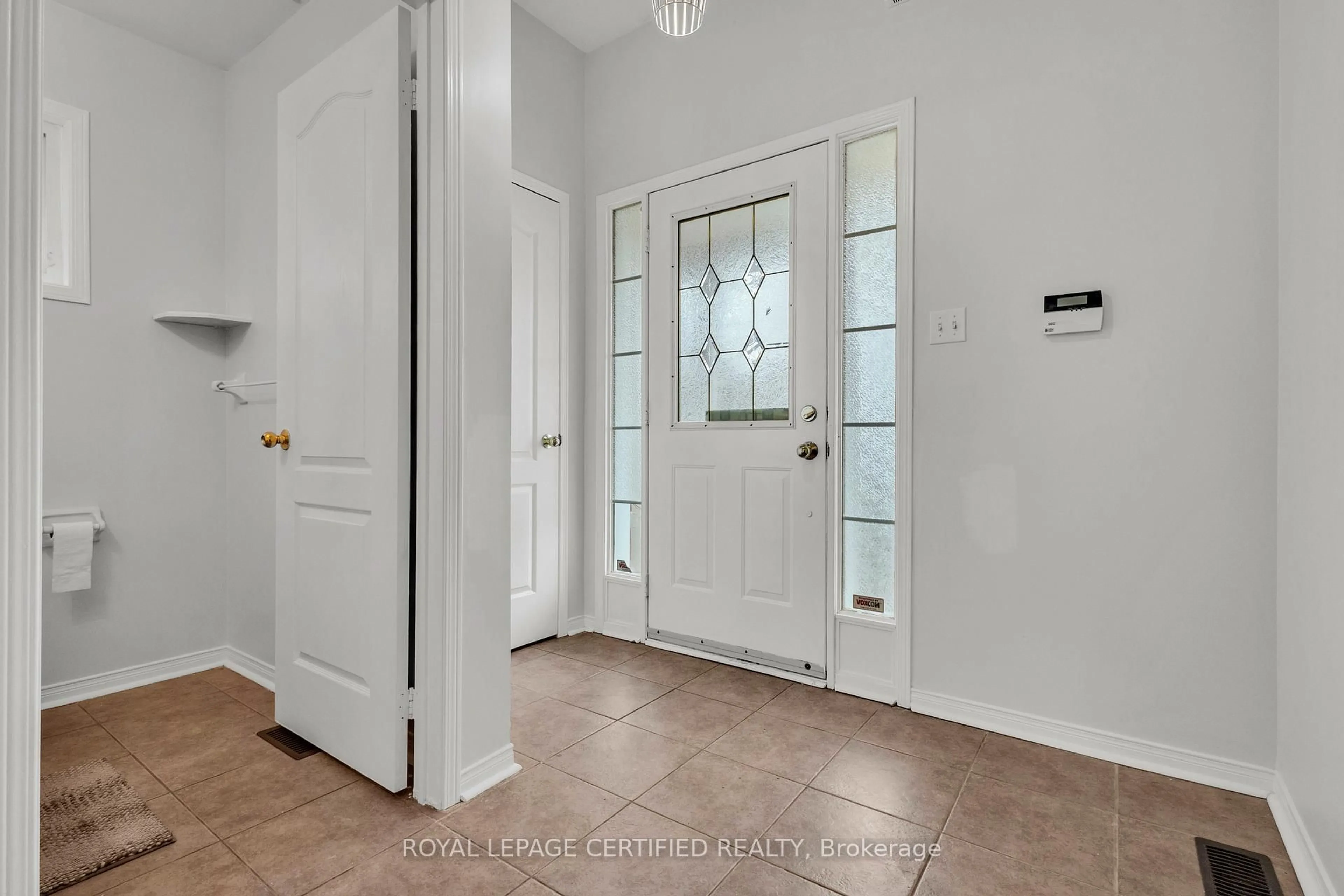 Indoor entryway for 114 Botavia Downs Dr, Brampton Ontario L7A 3P6