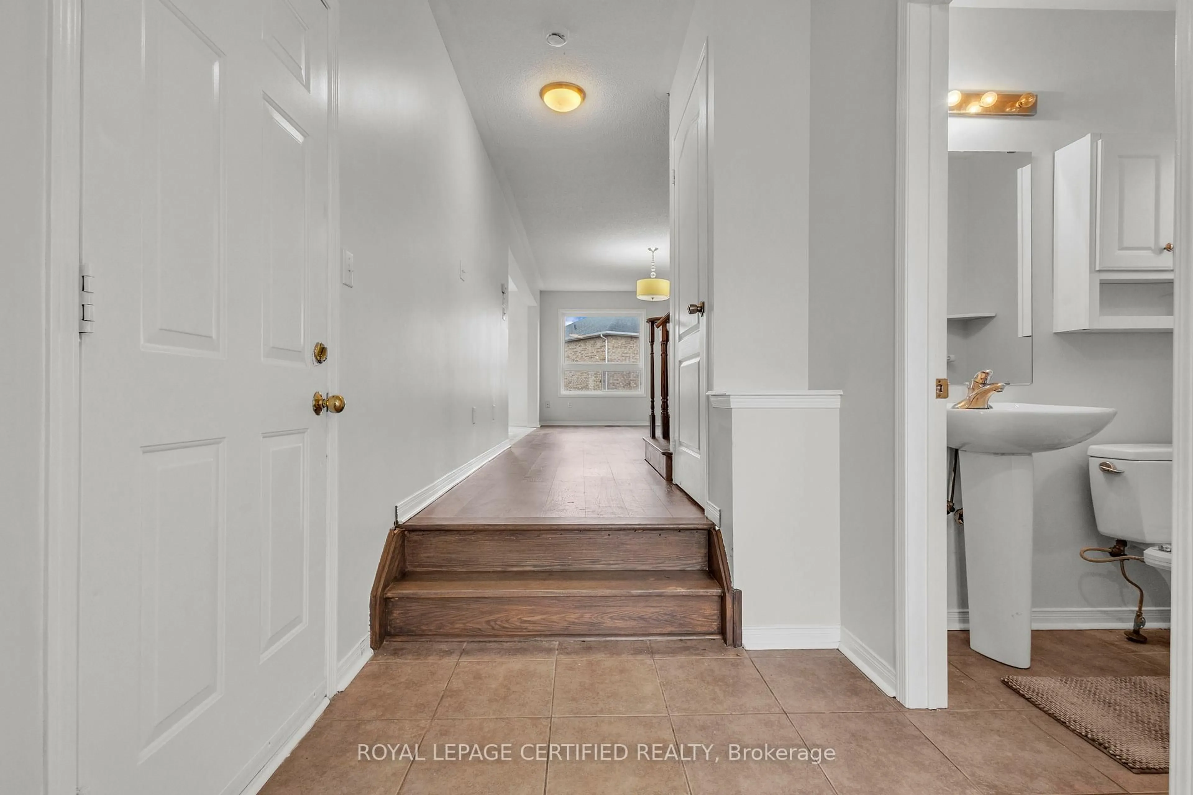 Indoor entryway for 114 Botavia Downs Dr, Brampton Ontario L7A 3P6