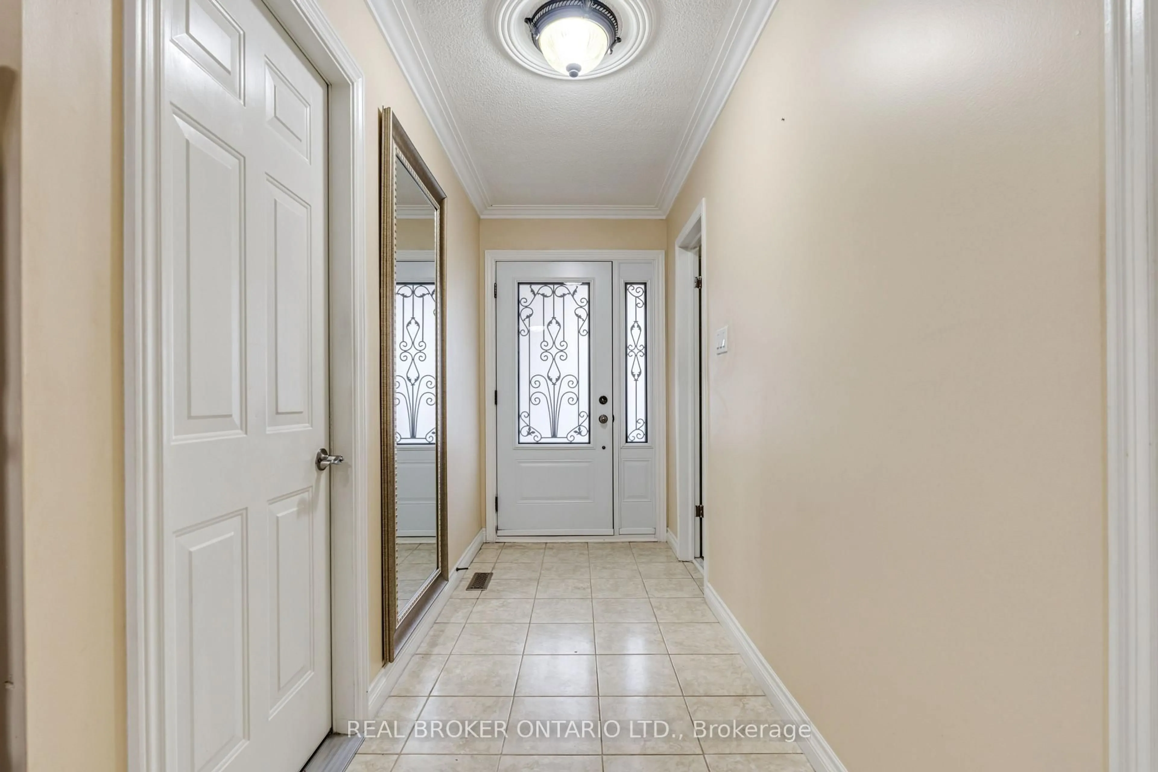 Indoor entryway for 56A Treeview Dr, Toronto Ontario M8W 4C2