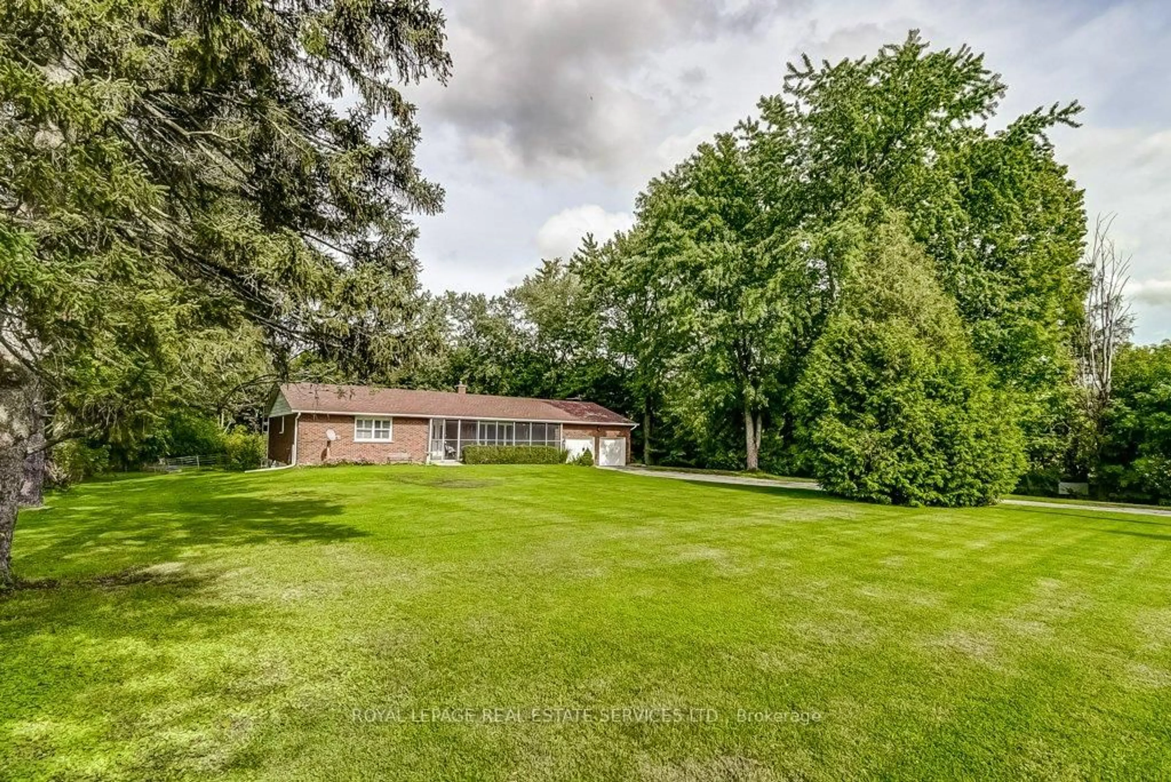 A pic from outside/outdoor area/front of a property/back of a property/a pic from drone, unknown for 7021 Twiss Rd, Milton Ontario L0P 1B0
